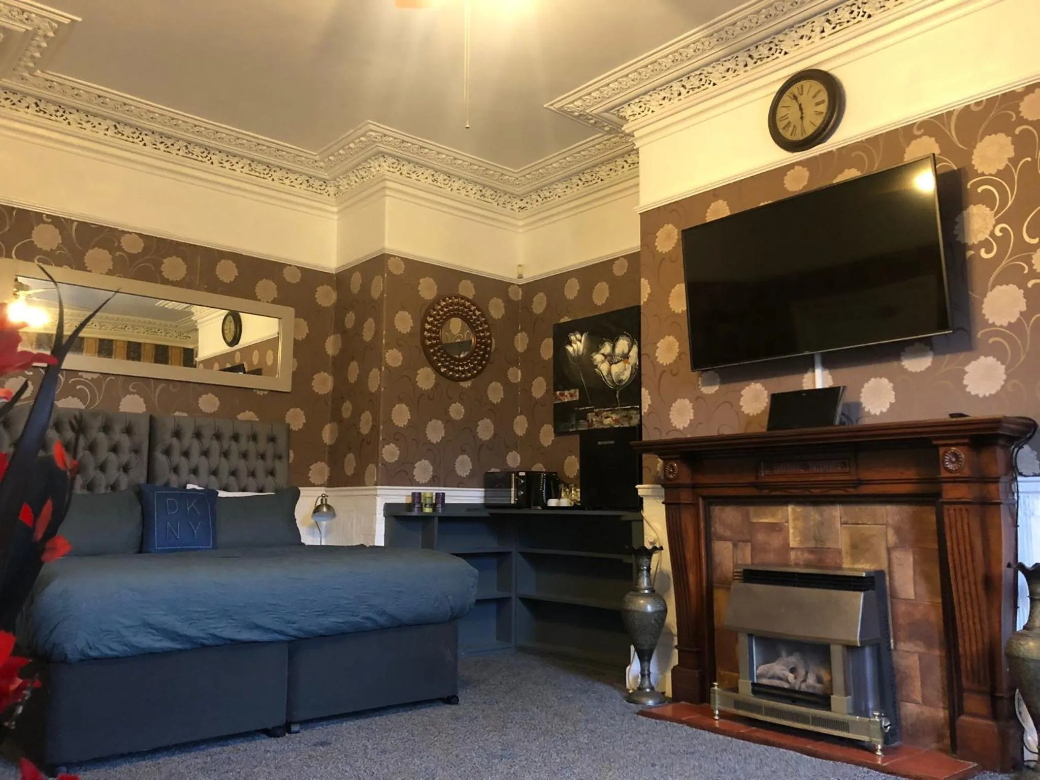 Bedroom in Ashfield Hotel