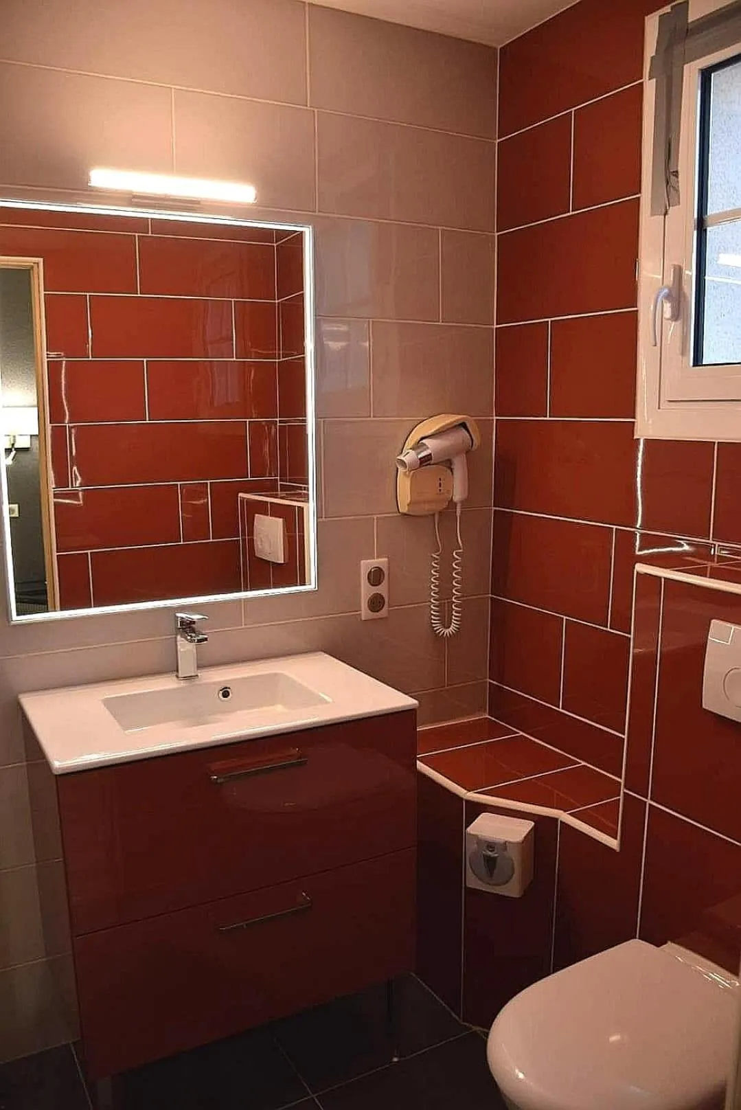 Bathroom in LOGIS HÔTEL RESTAURANT SPA Les BALCONS DE L'ESPERANCE