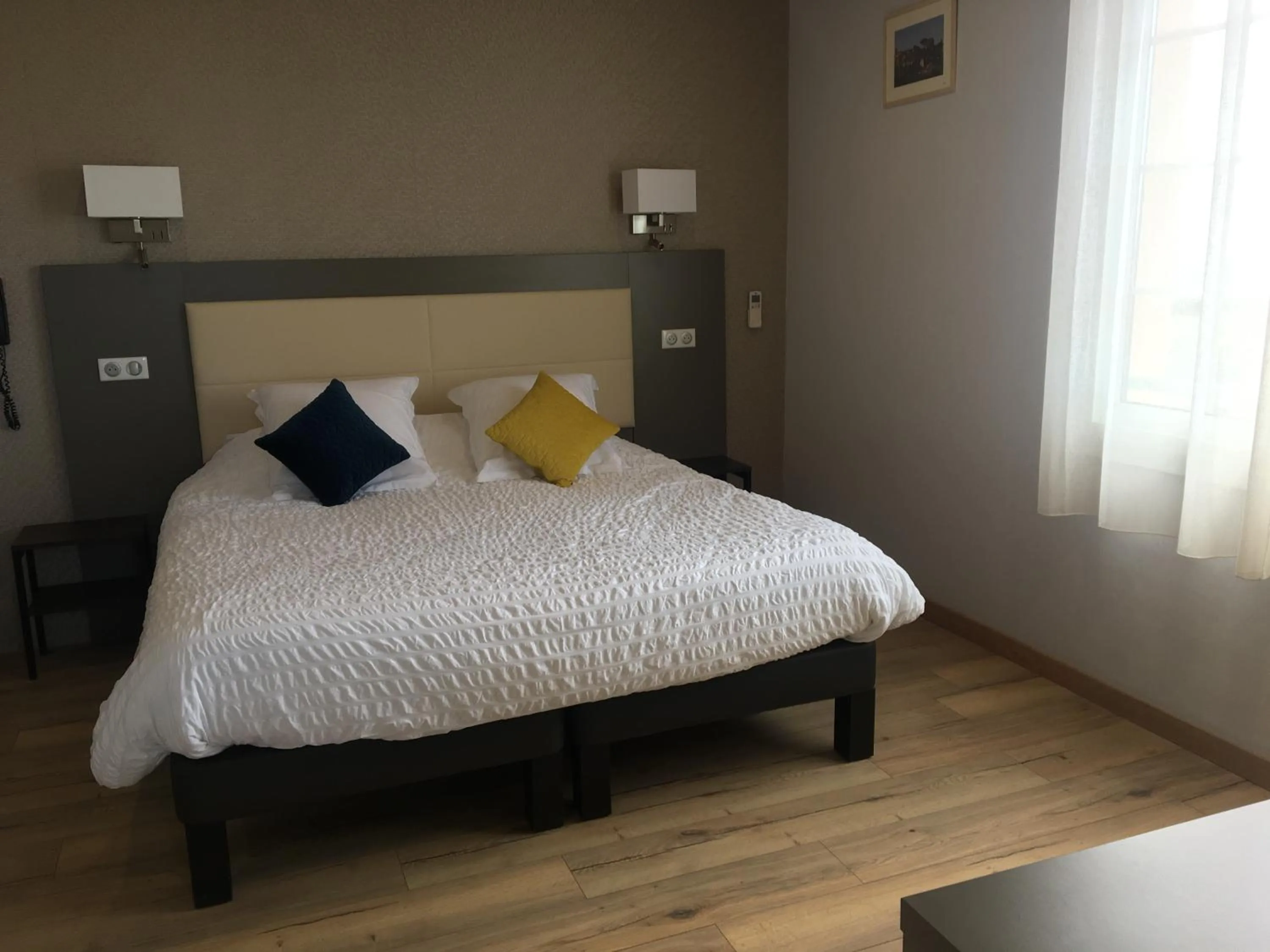 Bed in LOGIS HÔTEL RESTAURANT SPA Les BALCONS DE L'ESPERANCE