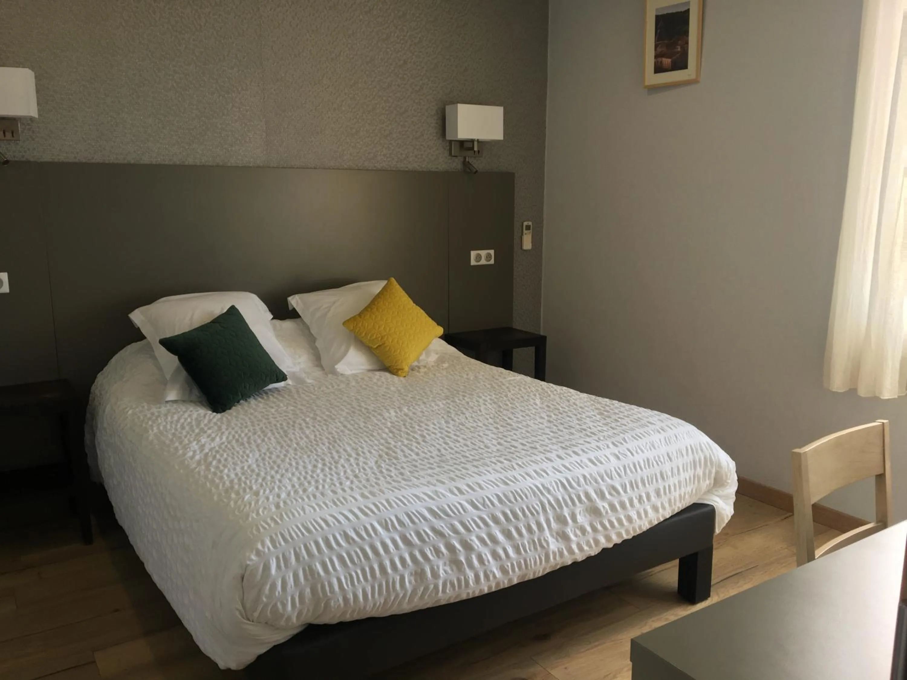 Bed in LOGIS HÔTEL RESTAURANT SPA Les BALCONS DE L'ESPERANCE