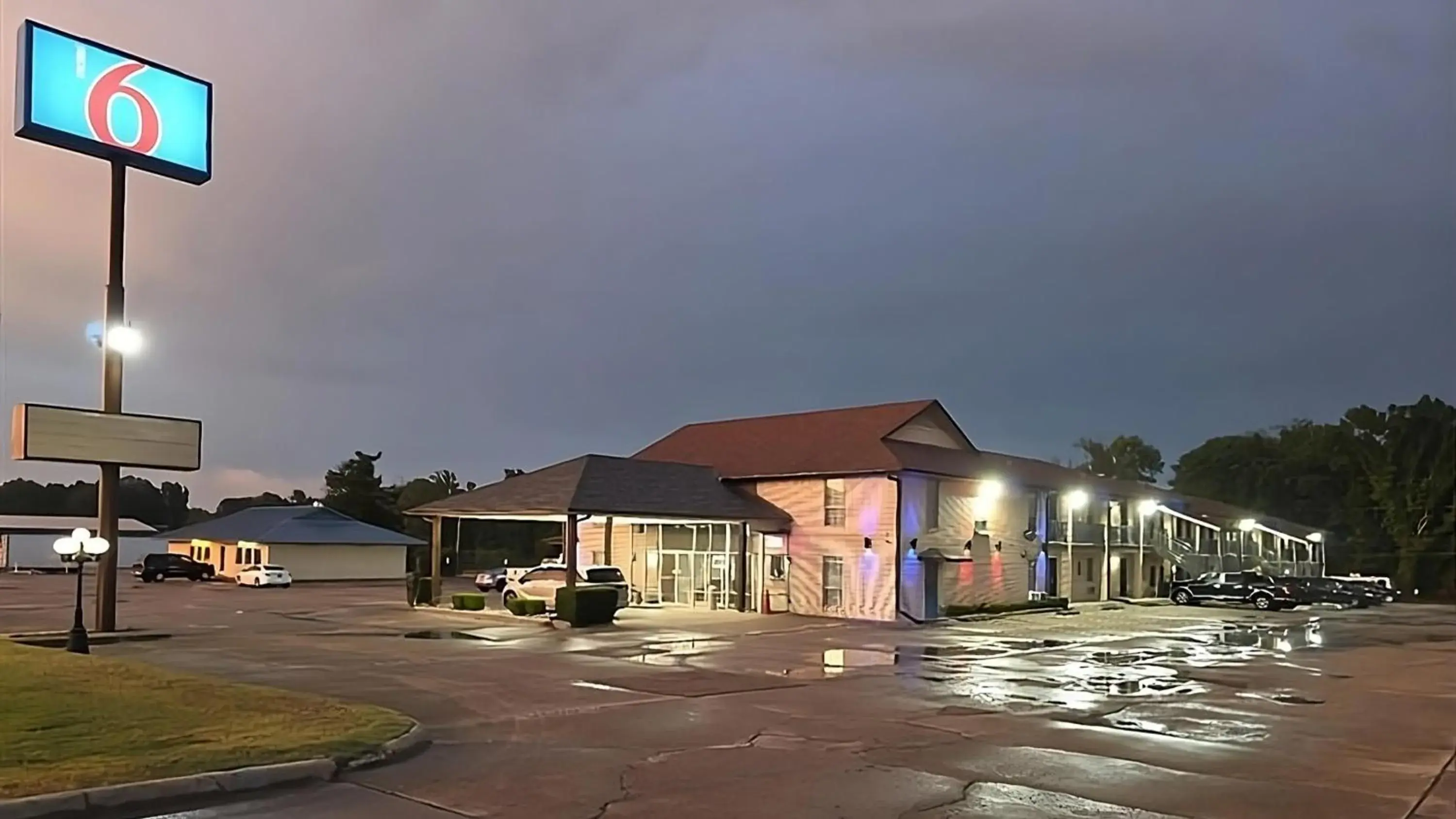 Property building in Motel 6 New Boston, TX Property building in Motel 6 New Boston, TX