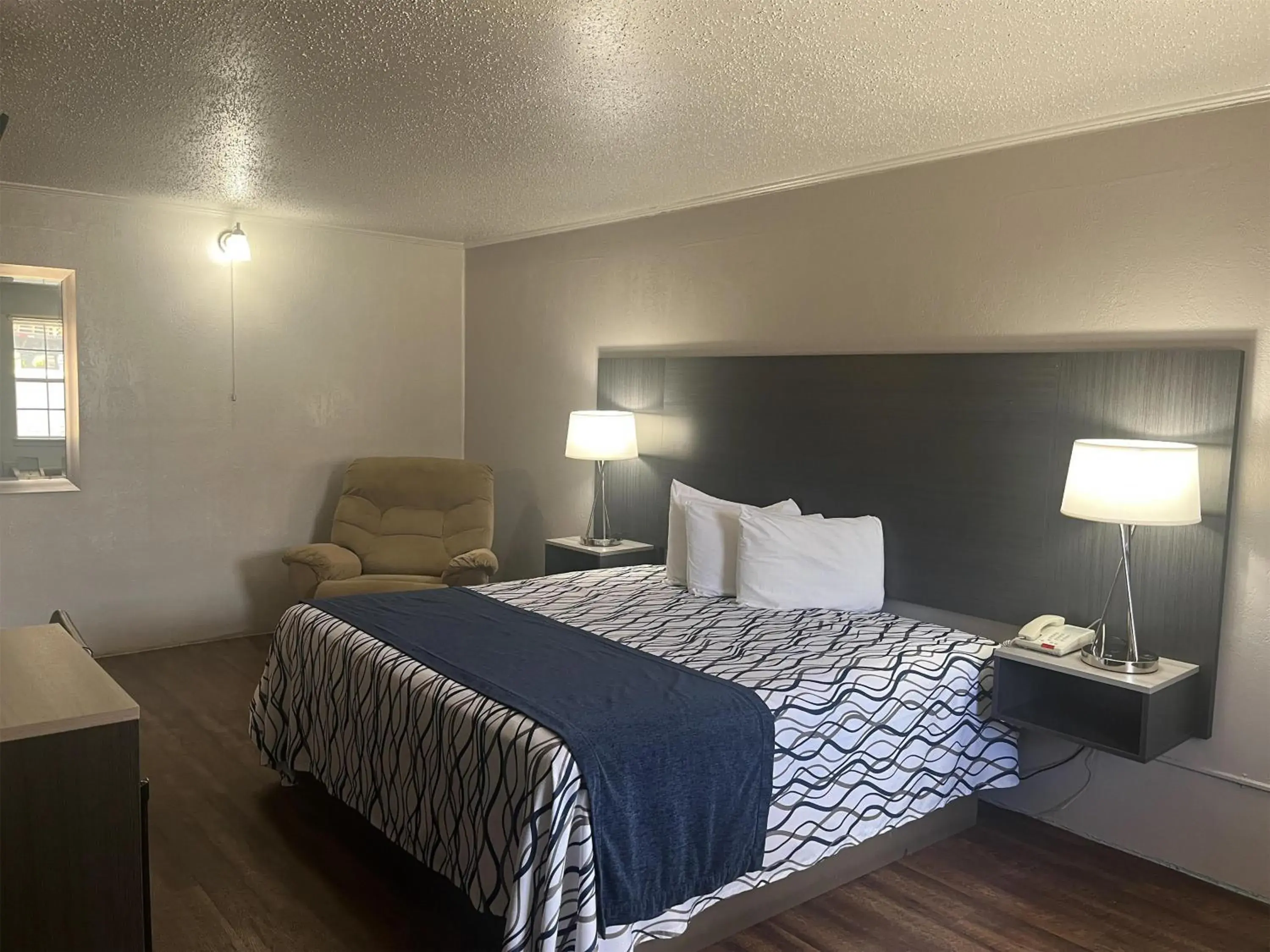 Bedroom, Bed in Motel 6 New Boston, TX Bedroom, Bed in Motel 6 New Boston, TX