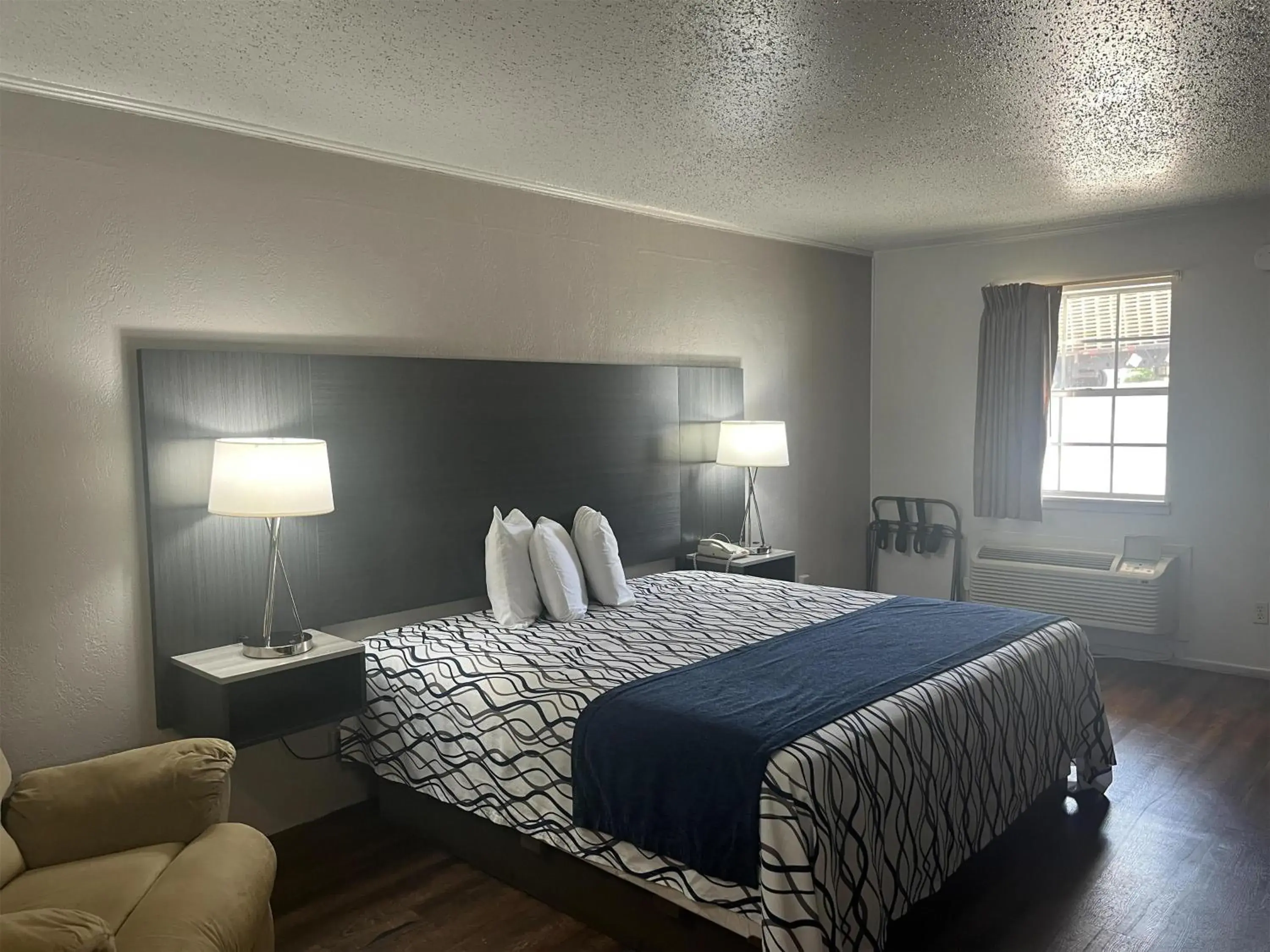 Bedroom, Bed in Motel 6 New Boston, TX Bedroom, Bed in Motel 6 New Boston, TX