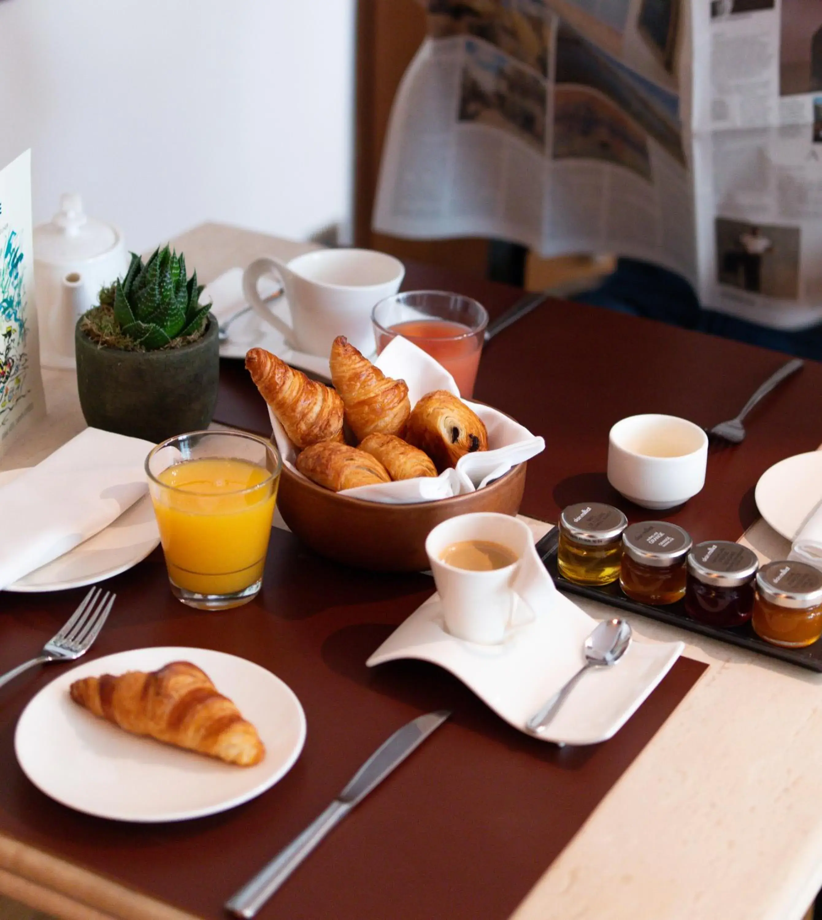 Breakfast in Grand Hôtel Champs-Elysées Breakfast in Grand Hôtel Champs-Elysées