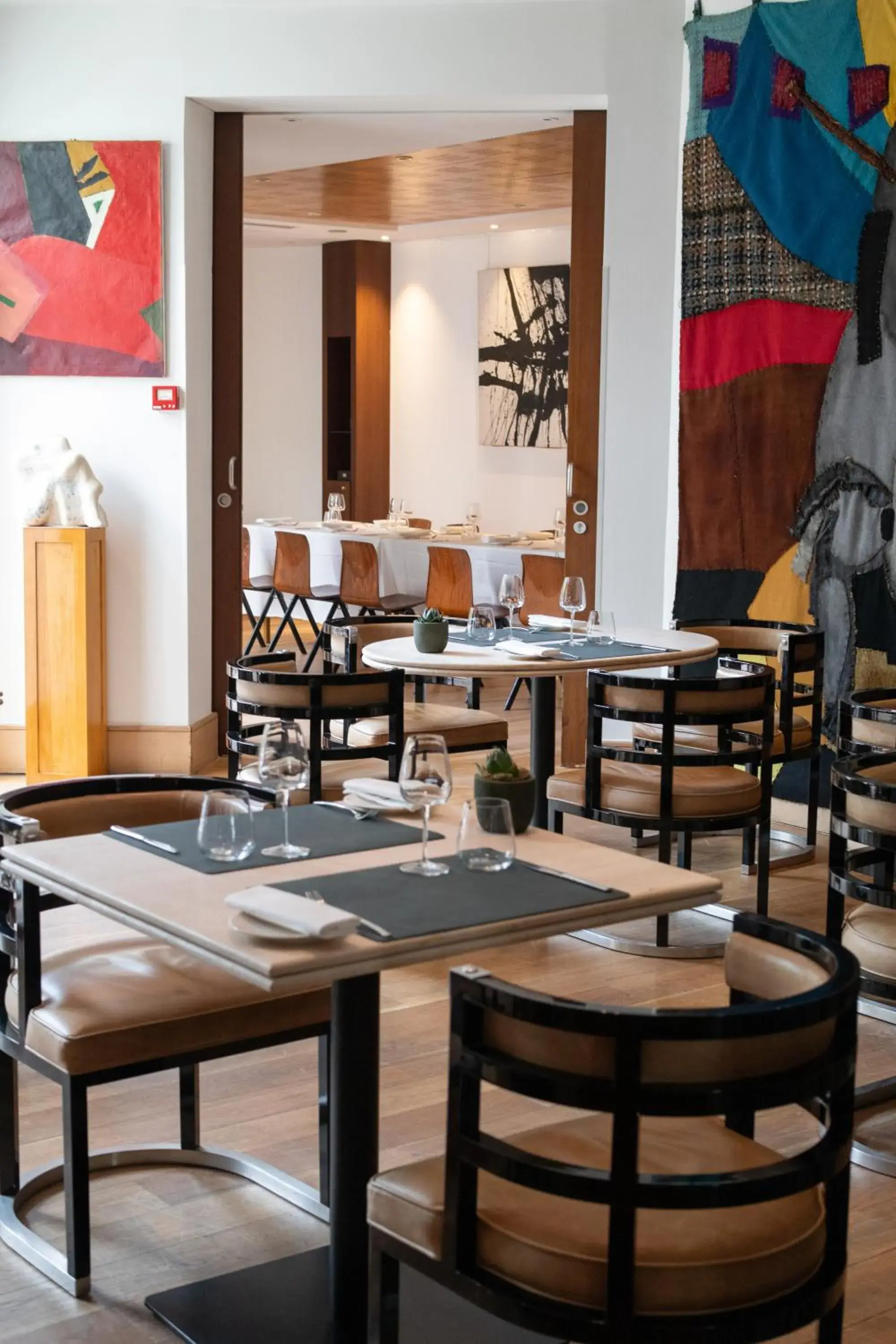 Restaurant/places to eat in Grand Hôtel Champs-Elysées Restaurant/places to eat in Grand Hôtel Champs-Elysées