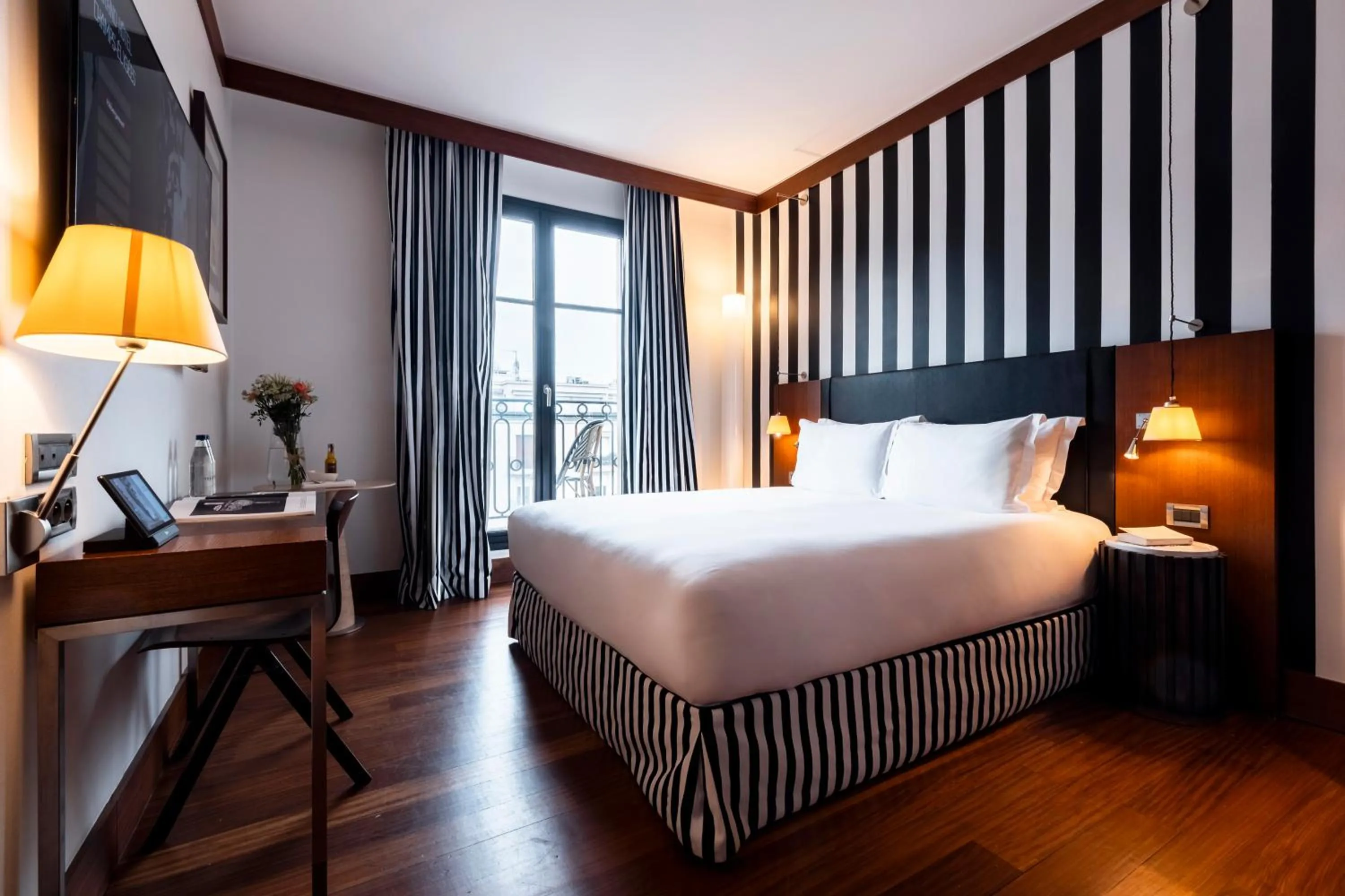 Bed in Grand Hôtel Champs-Elysées