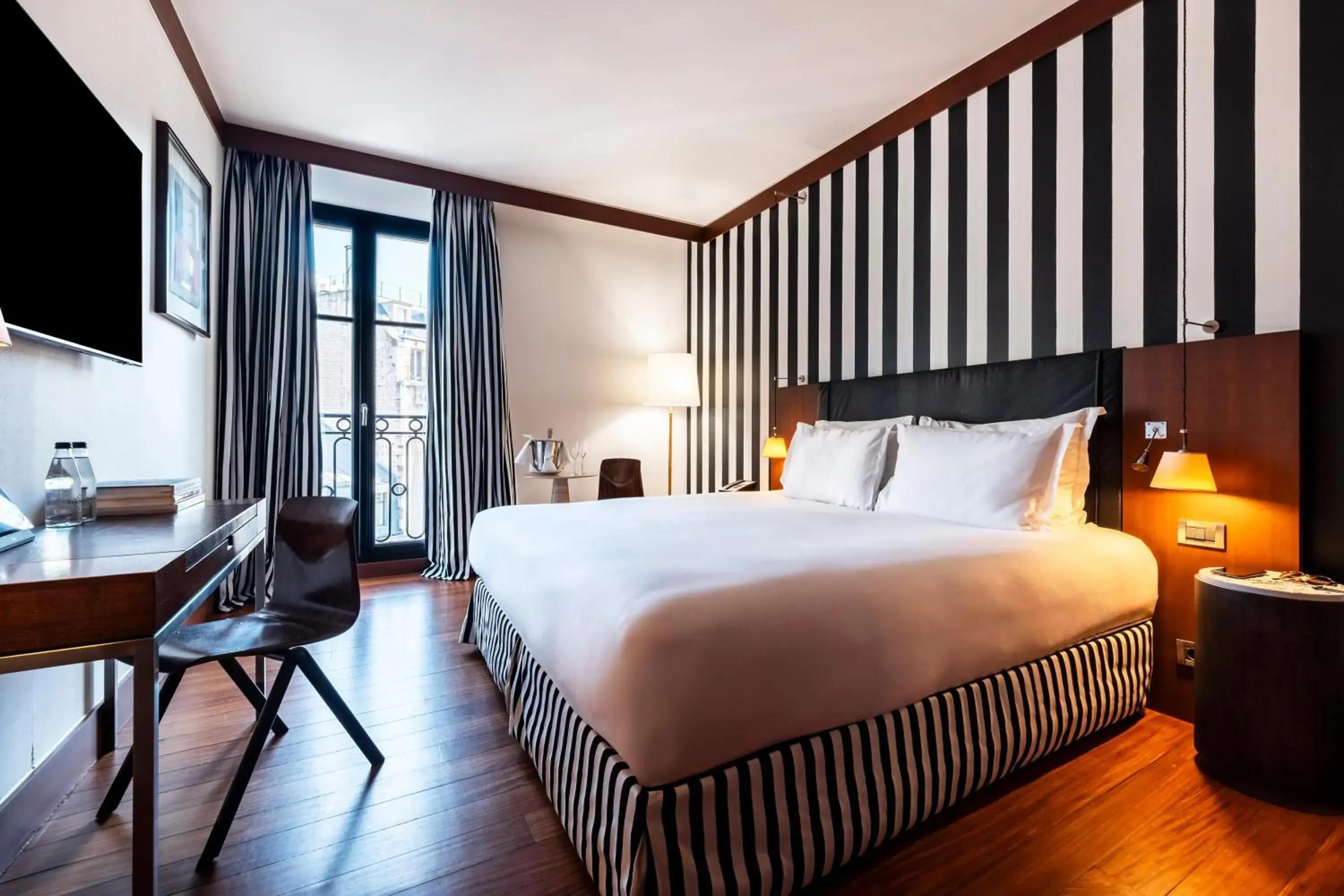 Bed in Grand Hôtel Champs-Elysées Bed in Grand Hôtel Champs-Elysées