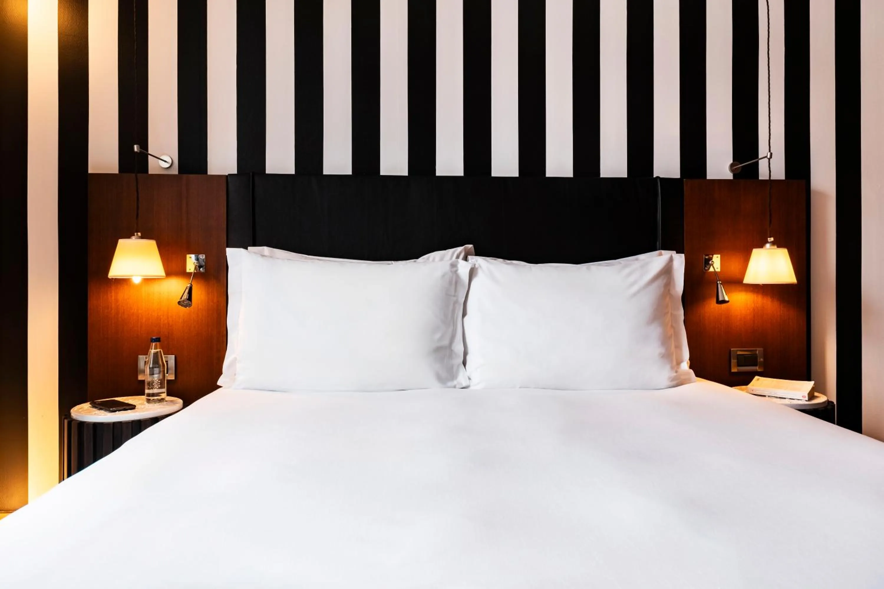 Bed in Grand Hôtel Champs-Elysées