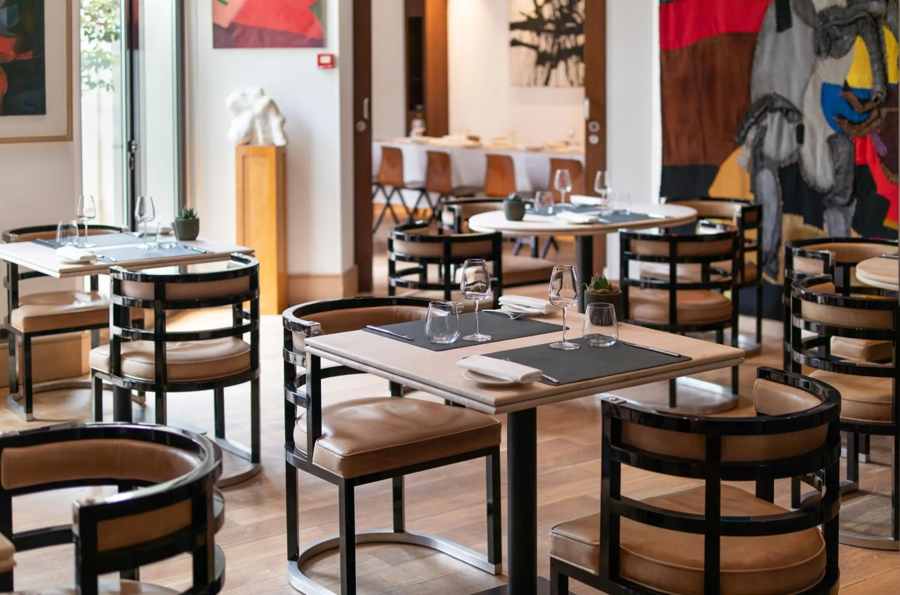 Restaurant/places to eat in Grand Hôtel Champs-Elysées Restaurant/places to eat in Grand Hôtel Champs-Elysées