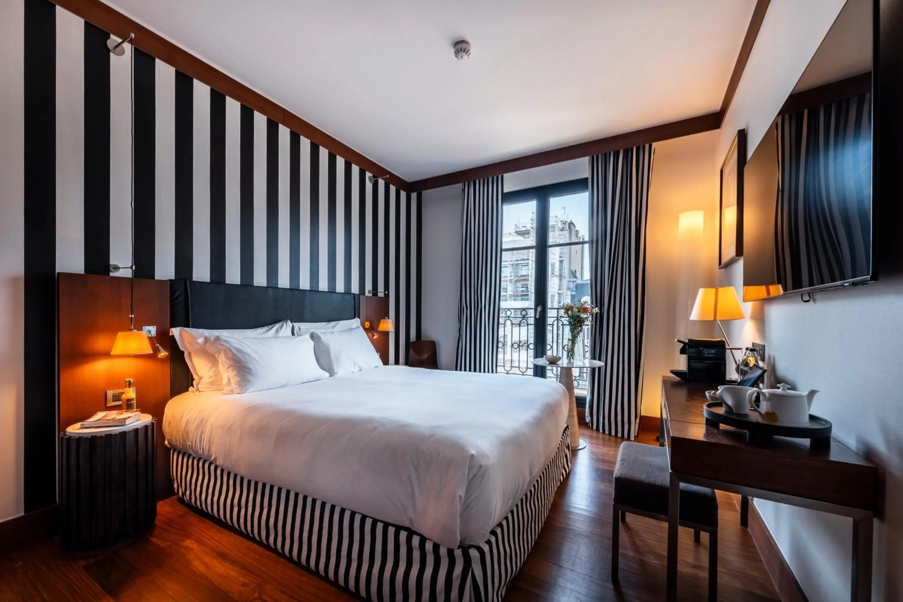 Bed in Grand Hôtel Champs-Elysées