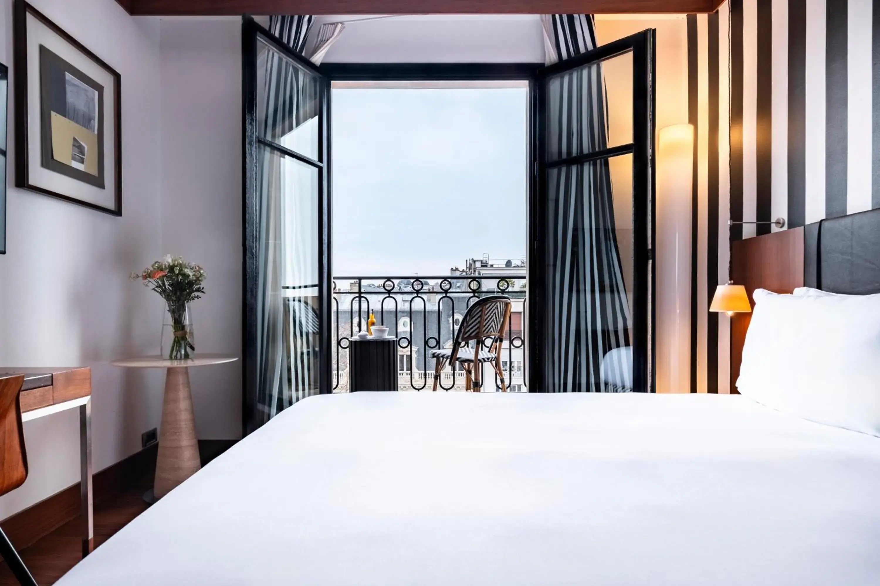 Bed in Grand Hôtel Champs-Elysées Bed in Grand Hôtel Champs-Elysées