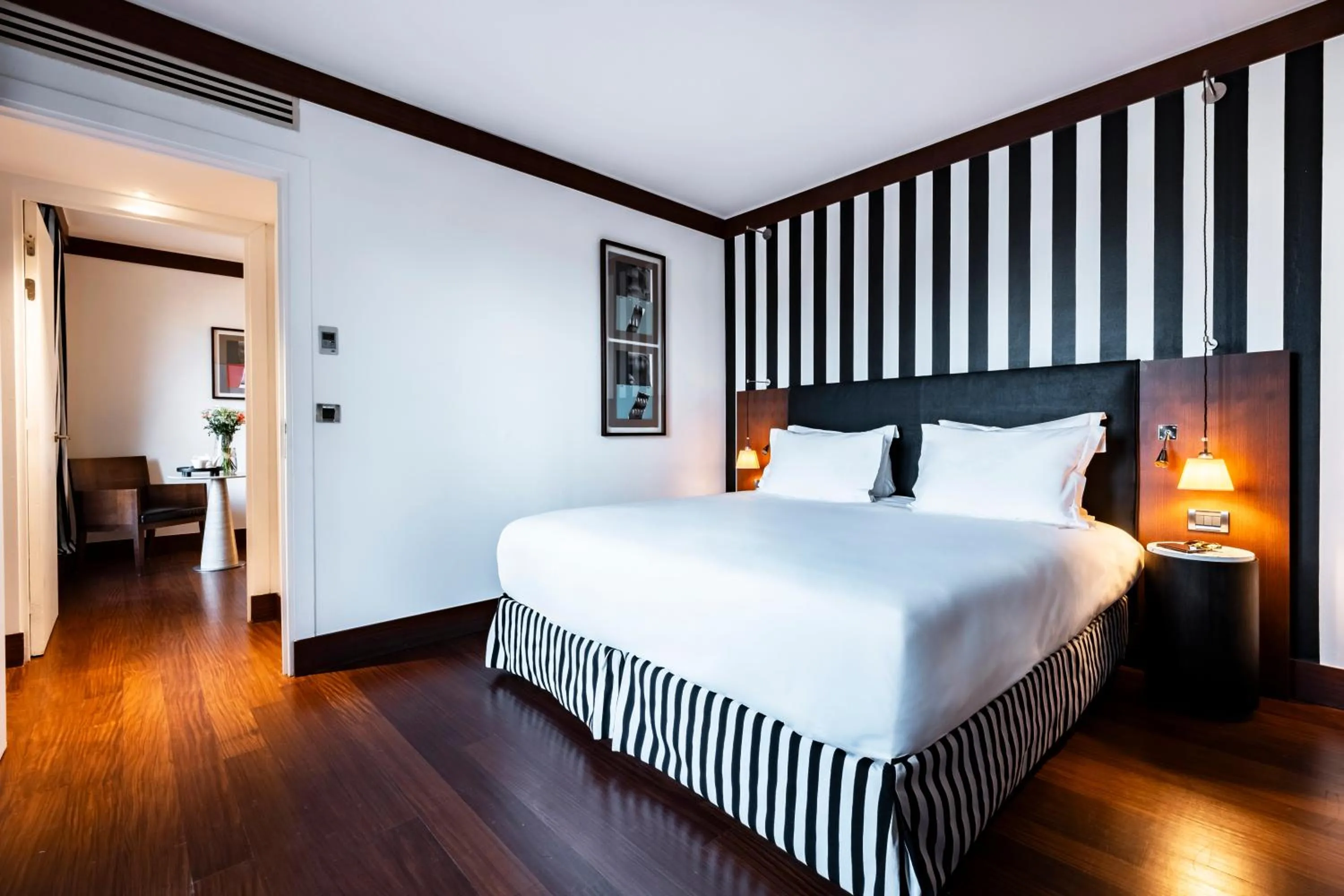 Bed in Grand Hôtel Champs-Elysées