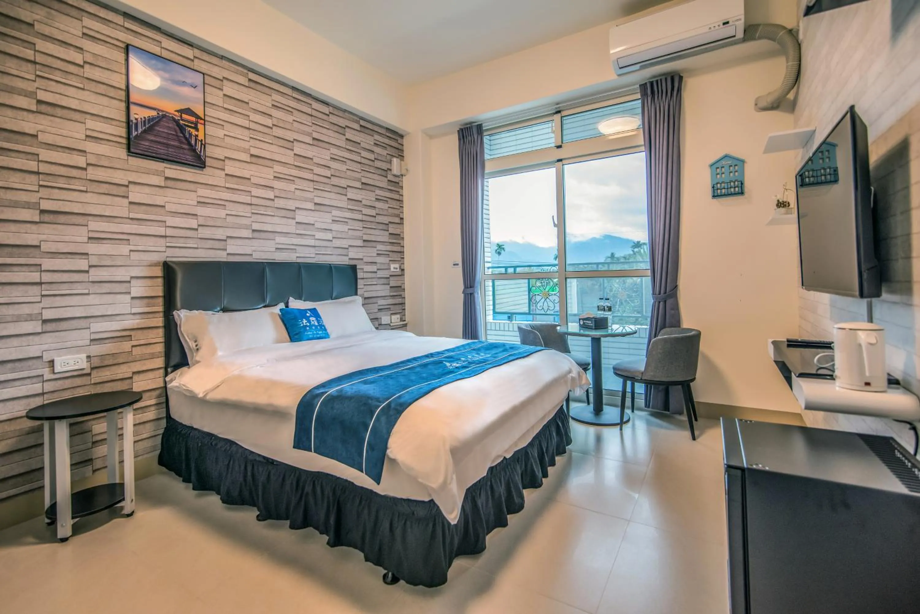 Follow Me Vogue Homestay