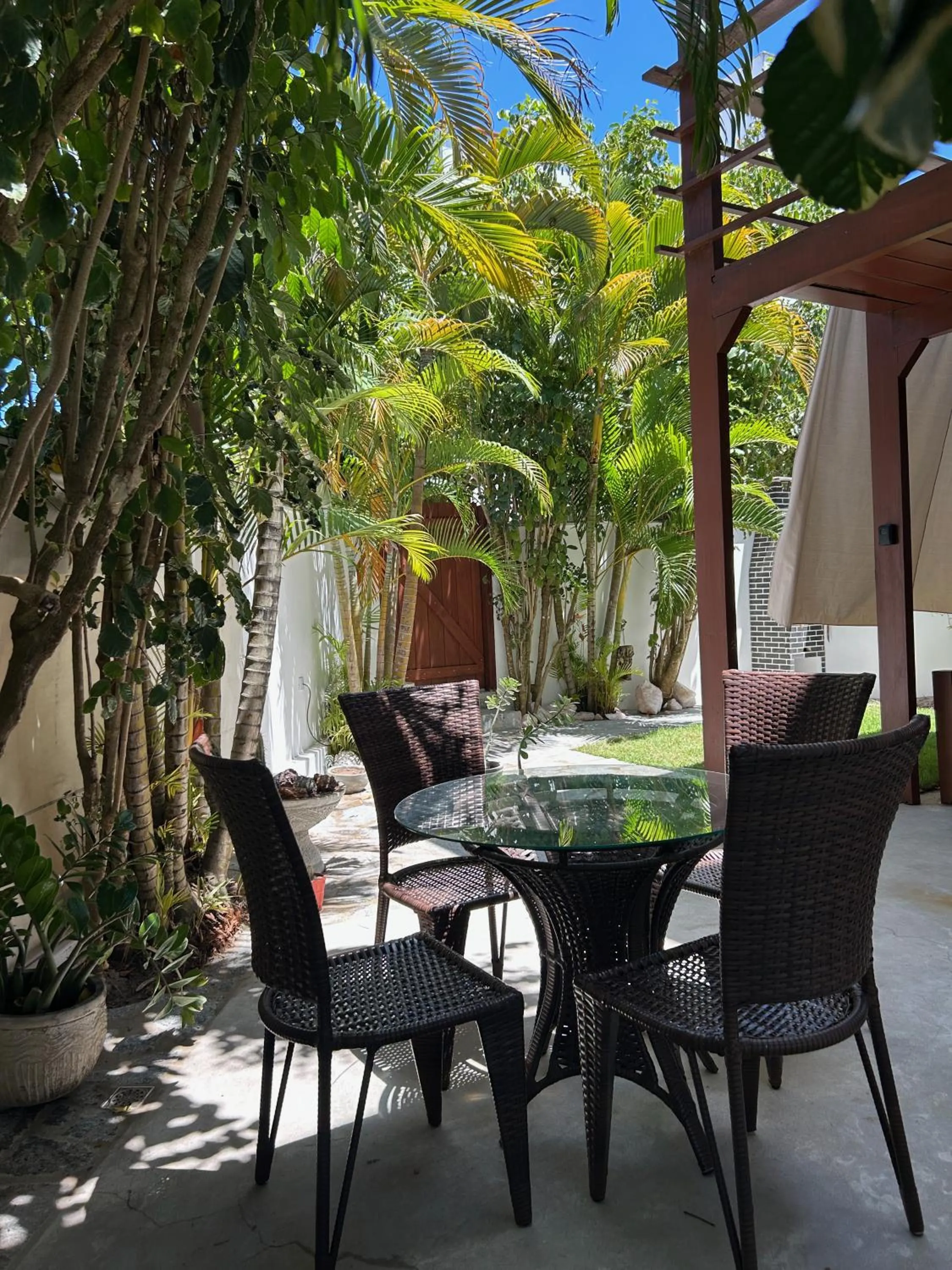 Restaurant/places to eat in La Reserve Design Villa IDA