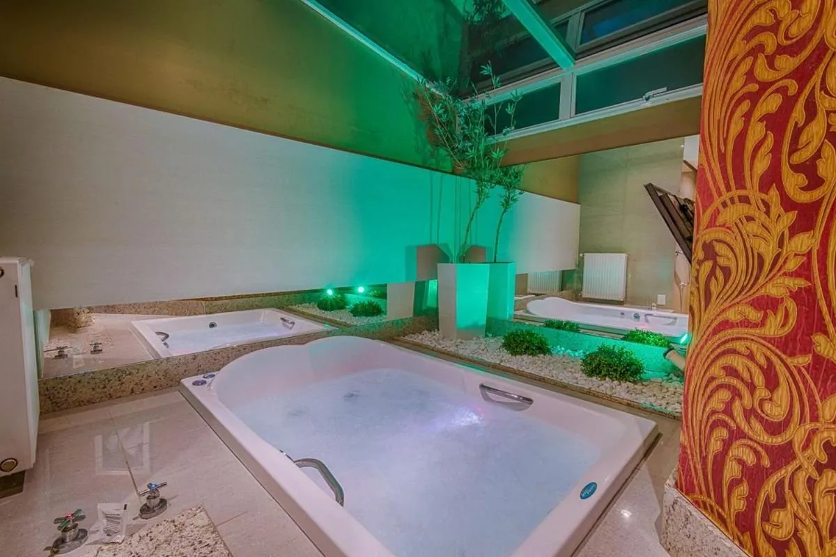 Hot Tub in Ettus