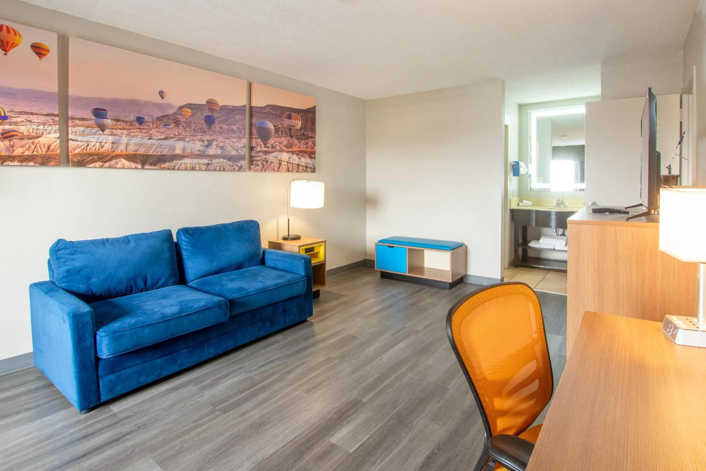 Days Inn & Suites by Wyndham Albuquerque North