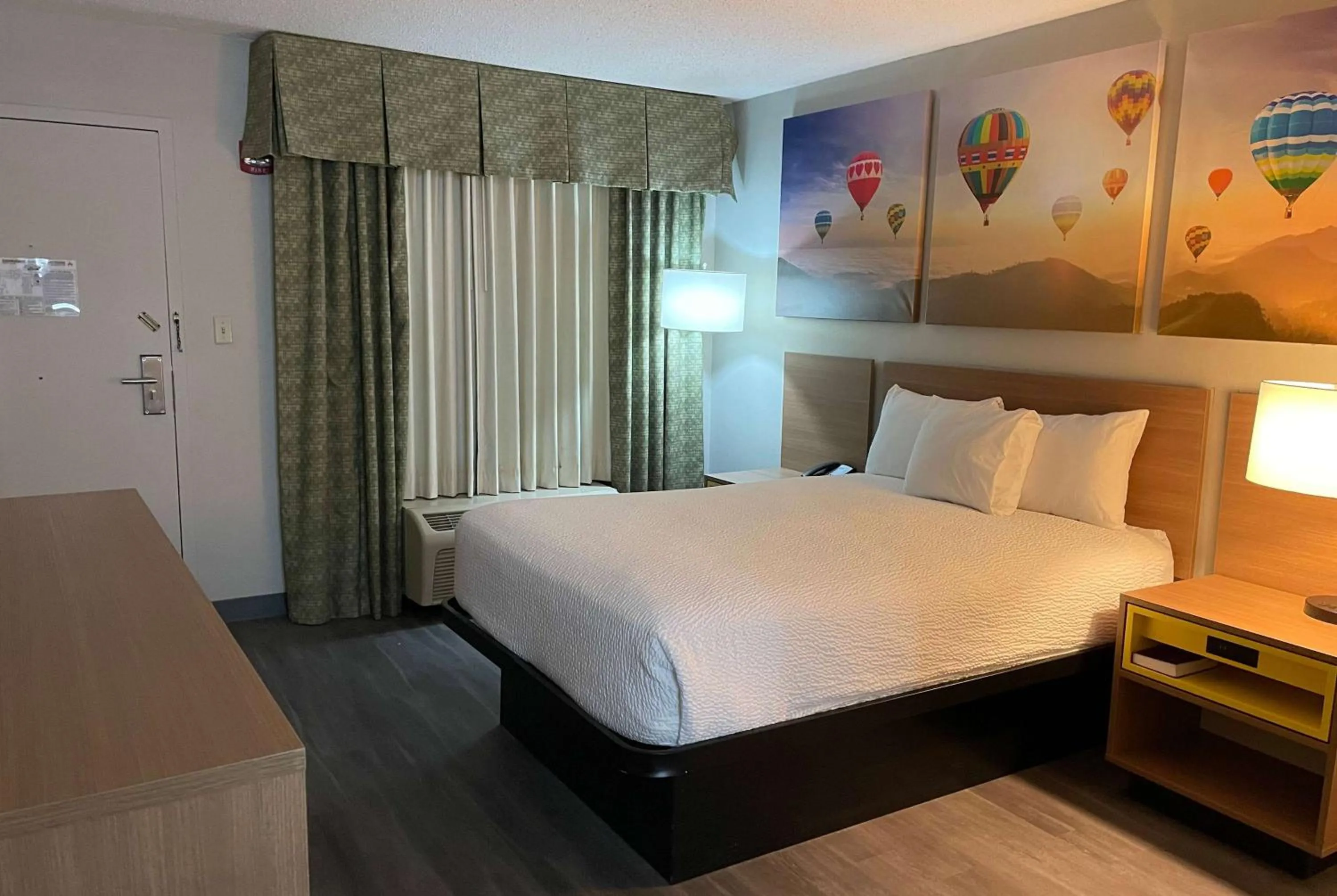 Photo of the whole room, Bed in Days Inn & Suites by Wyndham Albuquerque North