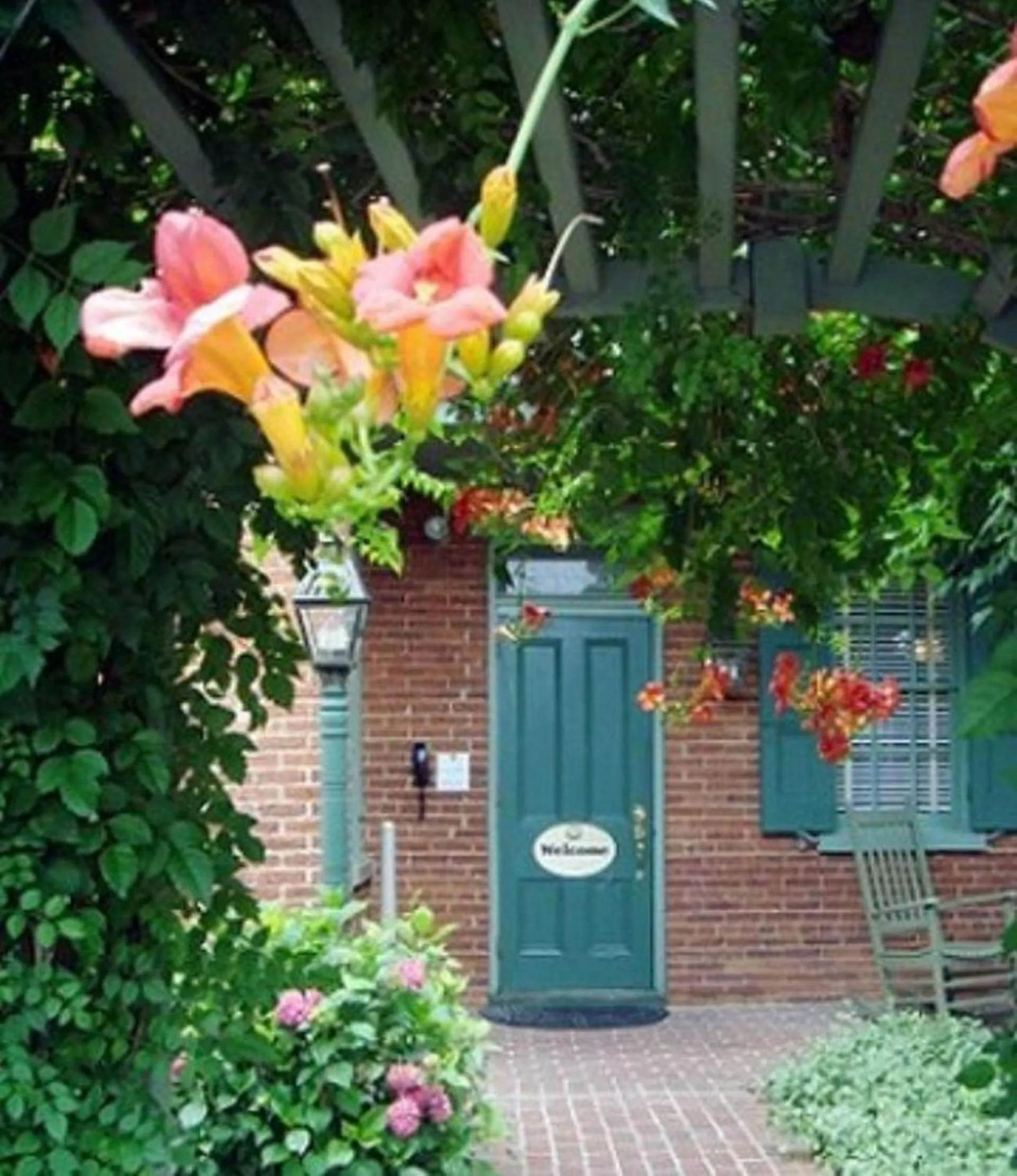 Facade/entrance in Bird-in-Hand Village Inn & Suites