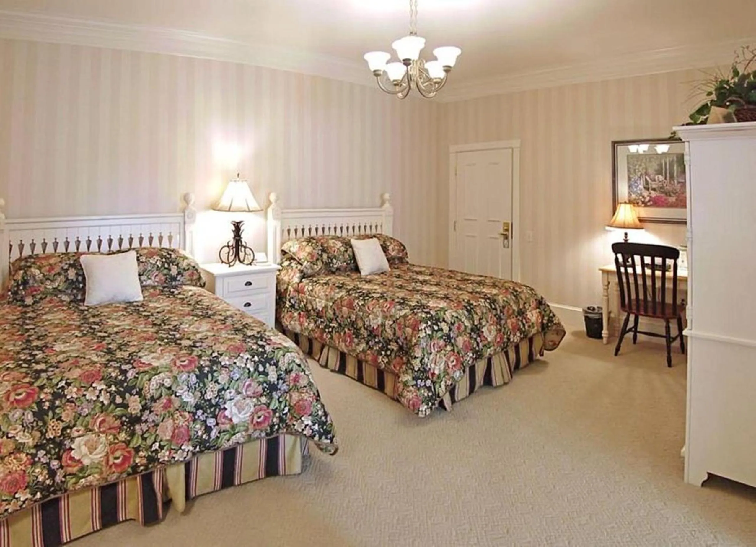 Other, Bed in Bird-in-Hand Village Inn & Suites