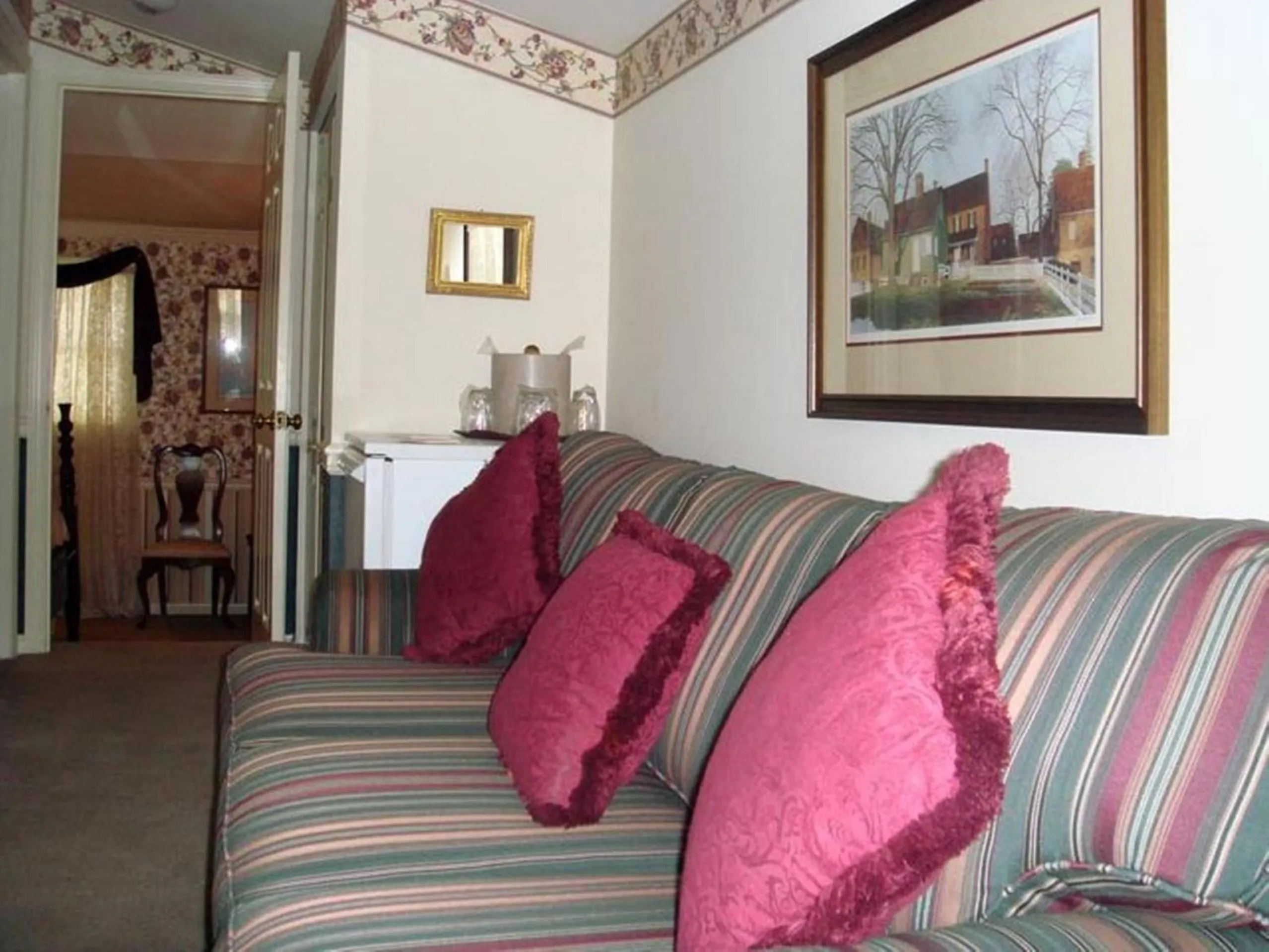 Living room in Bird-in-Hand Village Inn & Suites