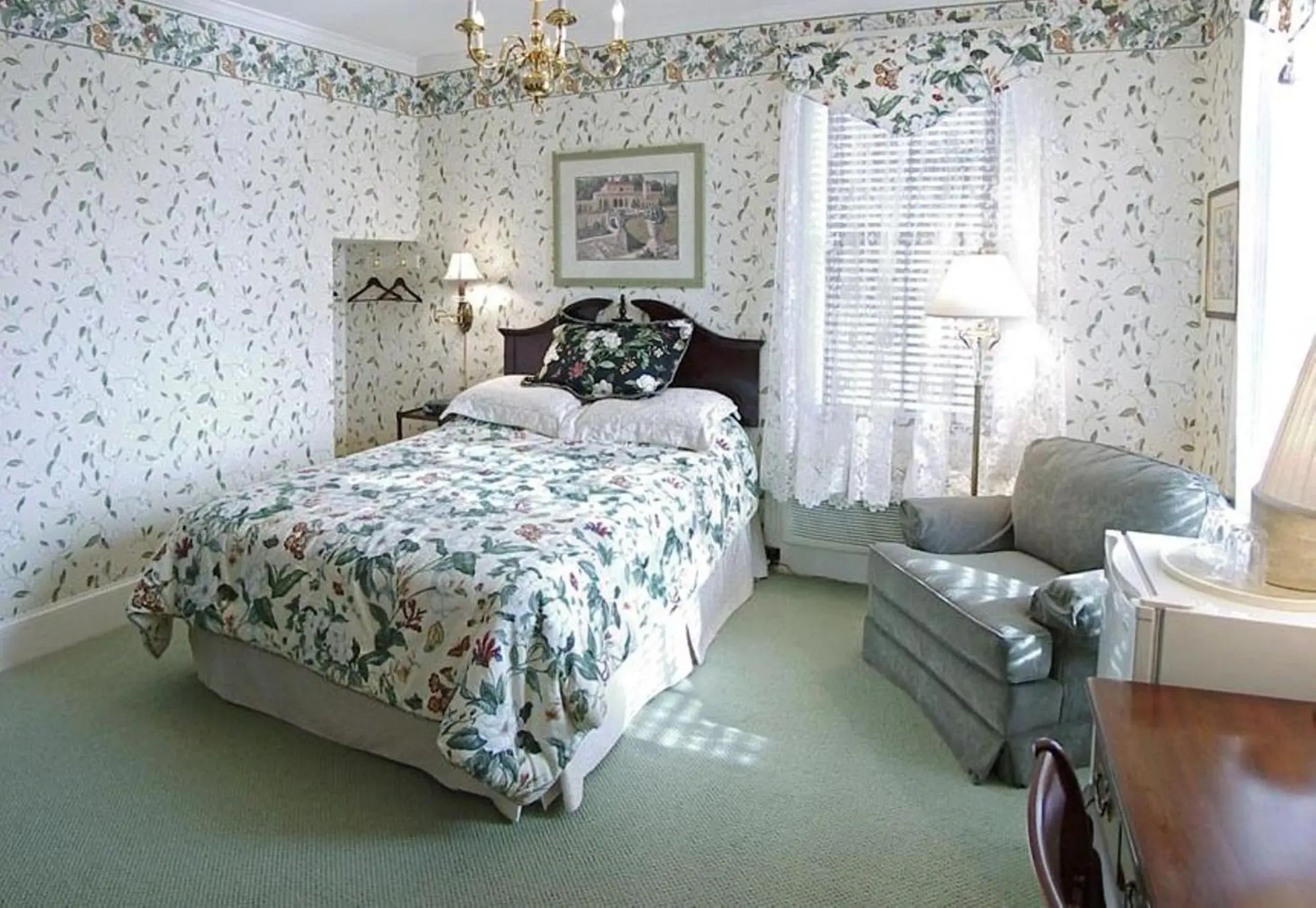 Standard Queen Room in Bird-in-Hand Village Inn & Suites Standard Queen Room in Bird-in-Hand Village Inn & Suites