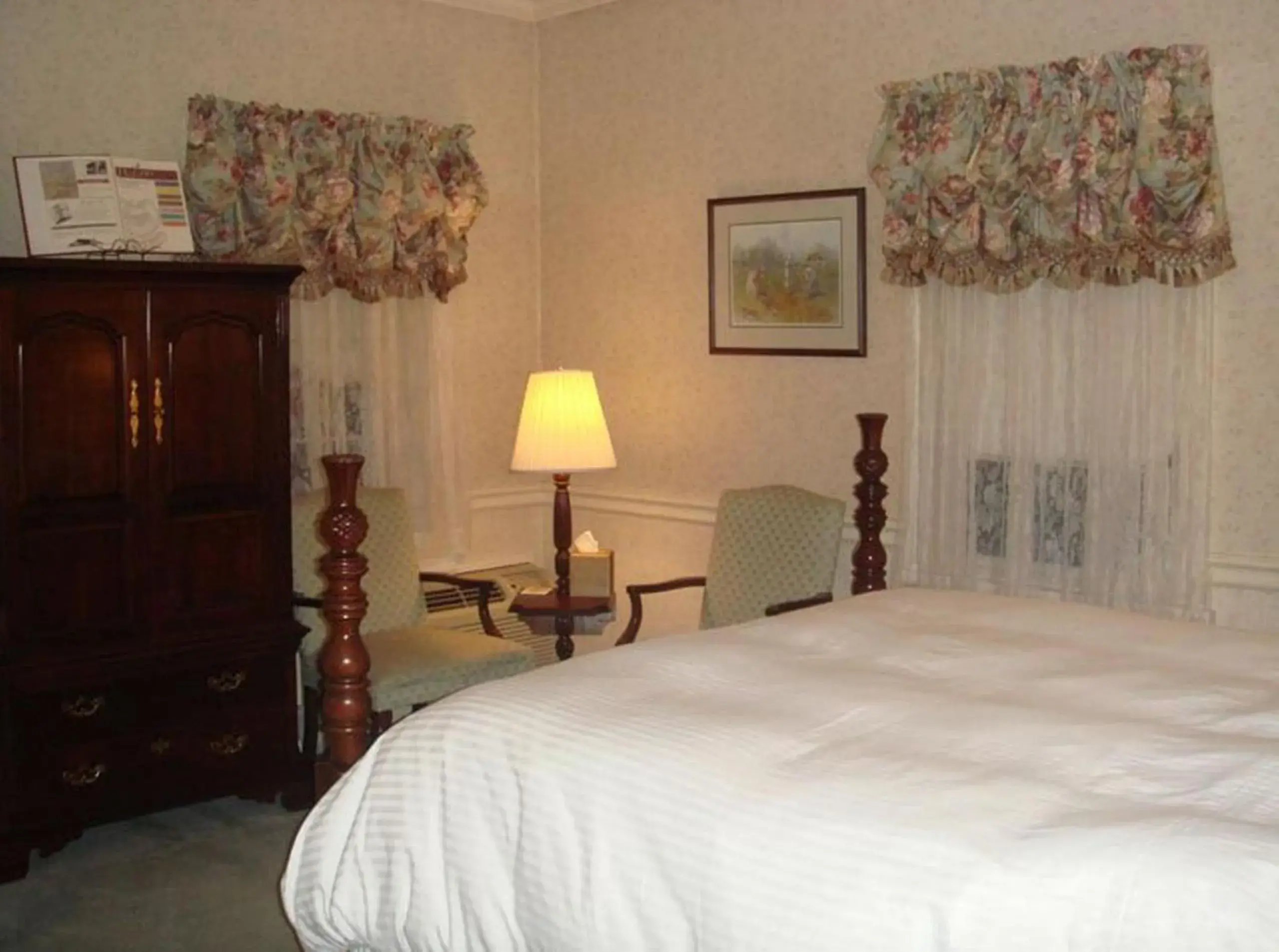 Standard Queen Room in Bird-in-Hand Village Inn & Suites Standard Queen Room in Bird-in-Hand Village Inn & Suites