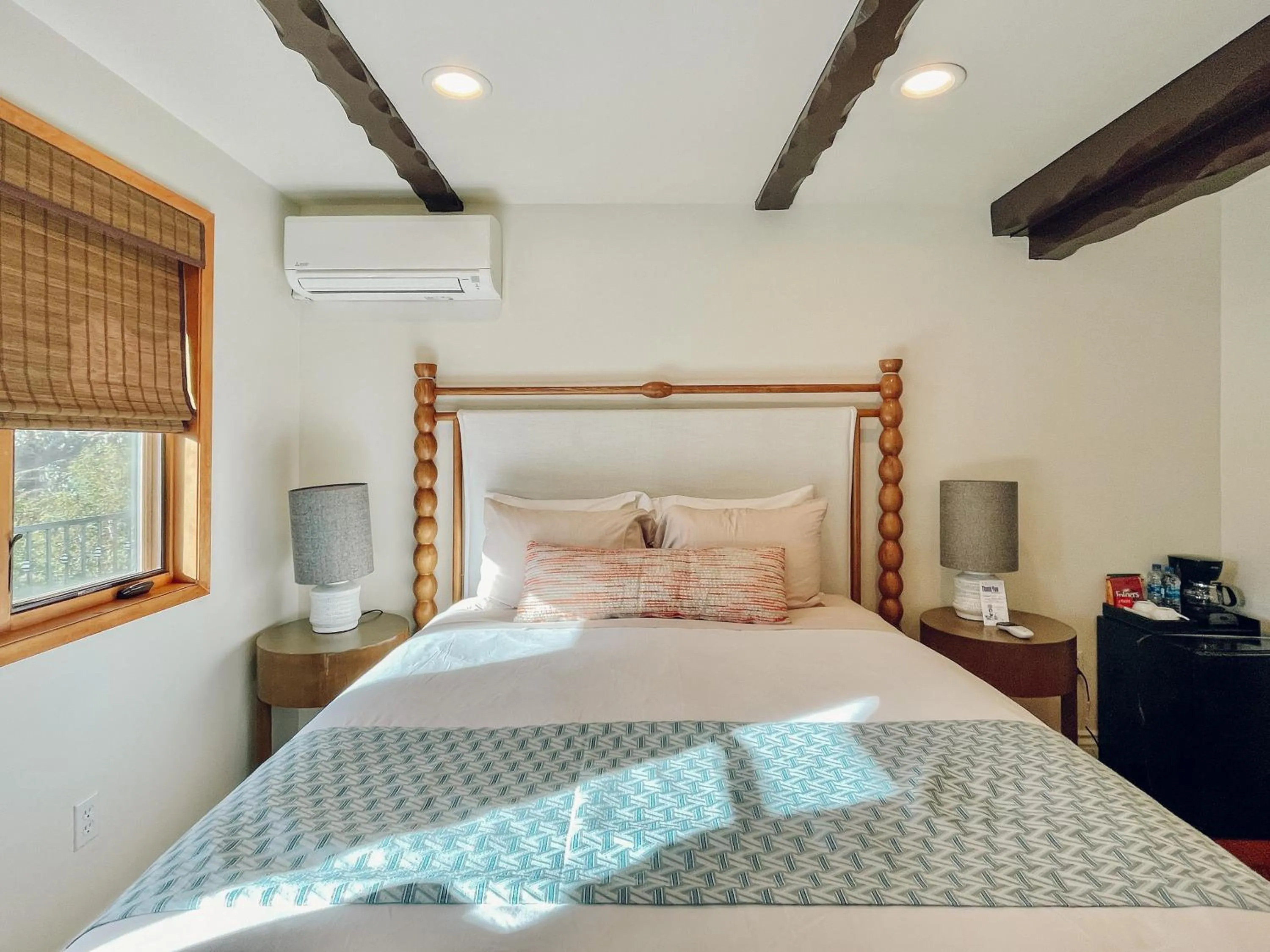 Mountain view, Bed in Zane Grey Pueblo Hotel