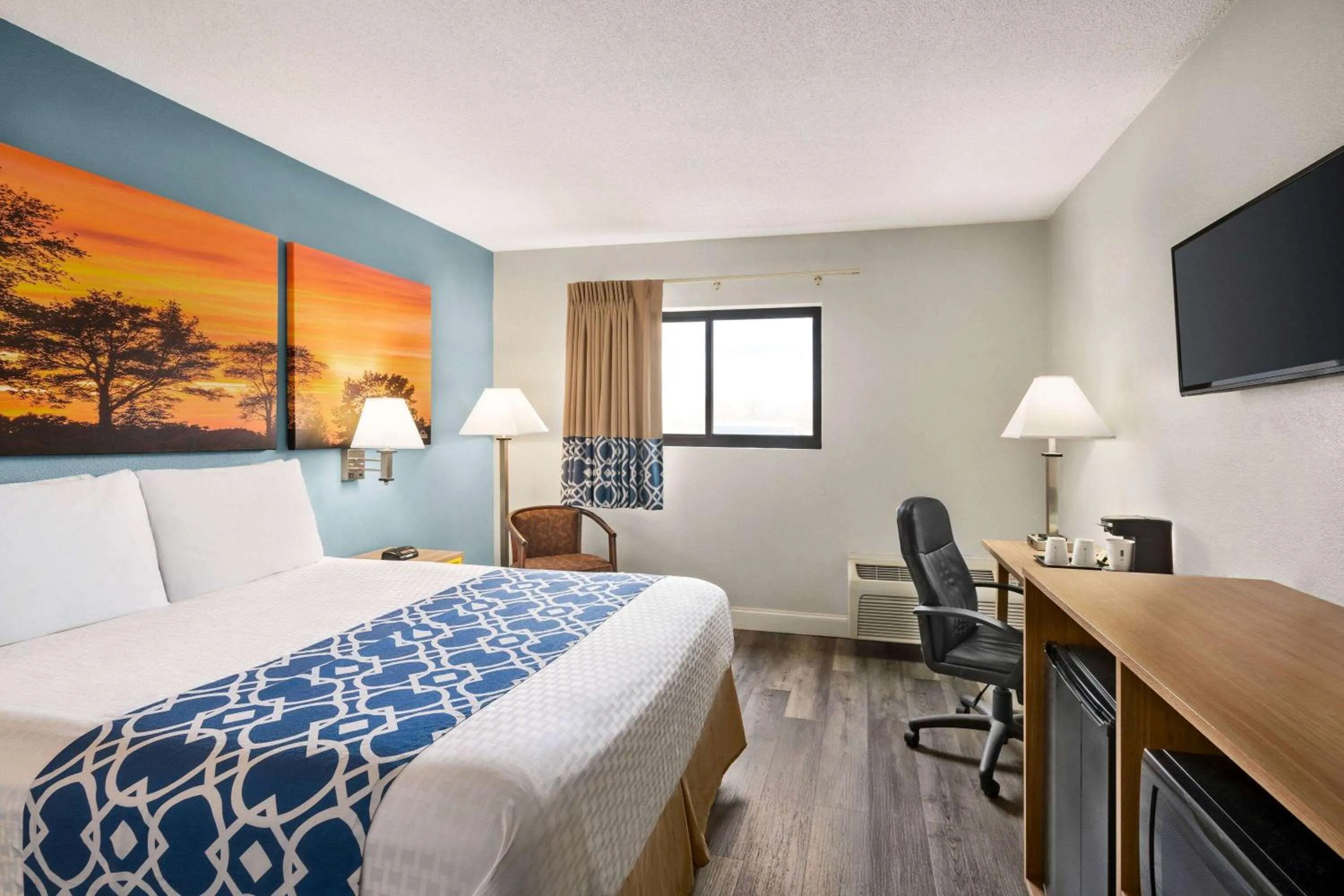 Photo of the whole room, Bed in Days Inn by Wyndham Canastota Verona