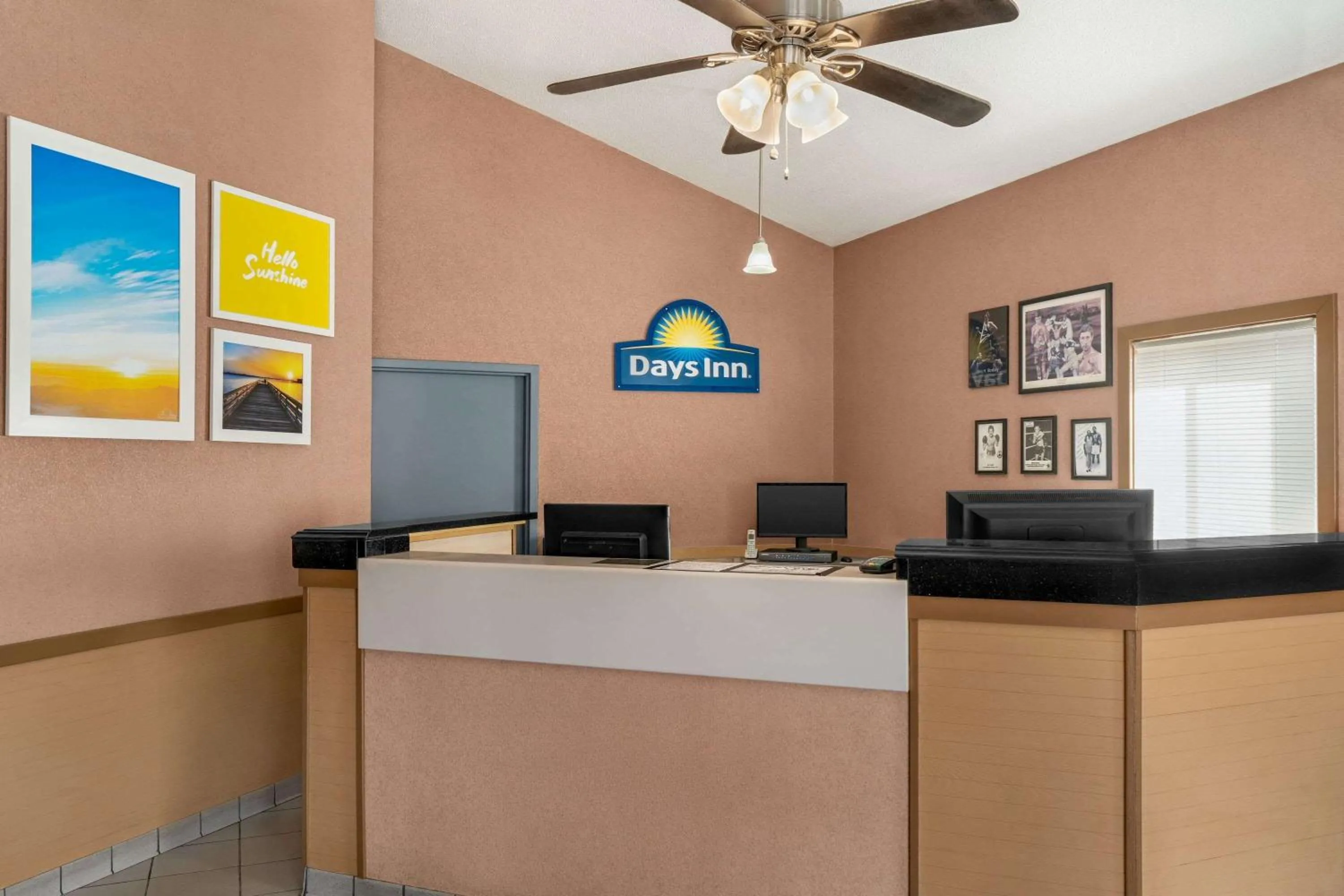 Lobby or reception in Days Inn by Wyndham Canastota Verona