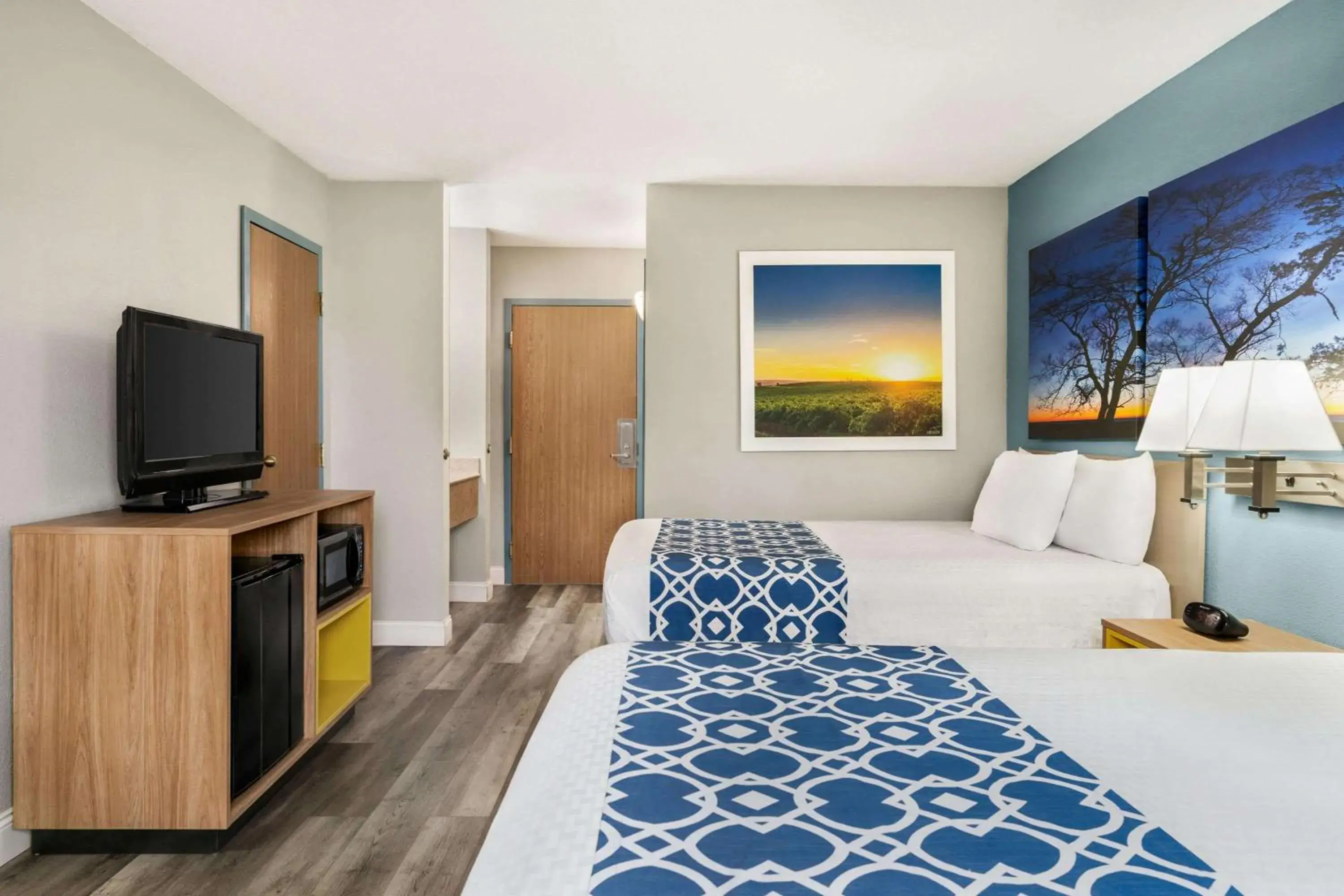 Photo of the whole room, Bed in Days Inn by Wyndham Canastota Verona Photo of the whole room, Bed in Days Inn by Wyndham Canastota Verona