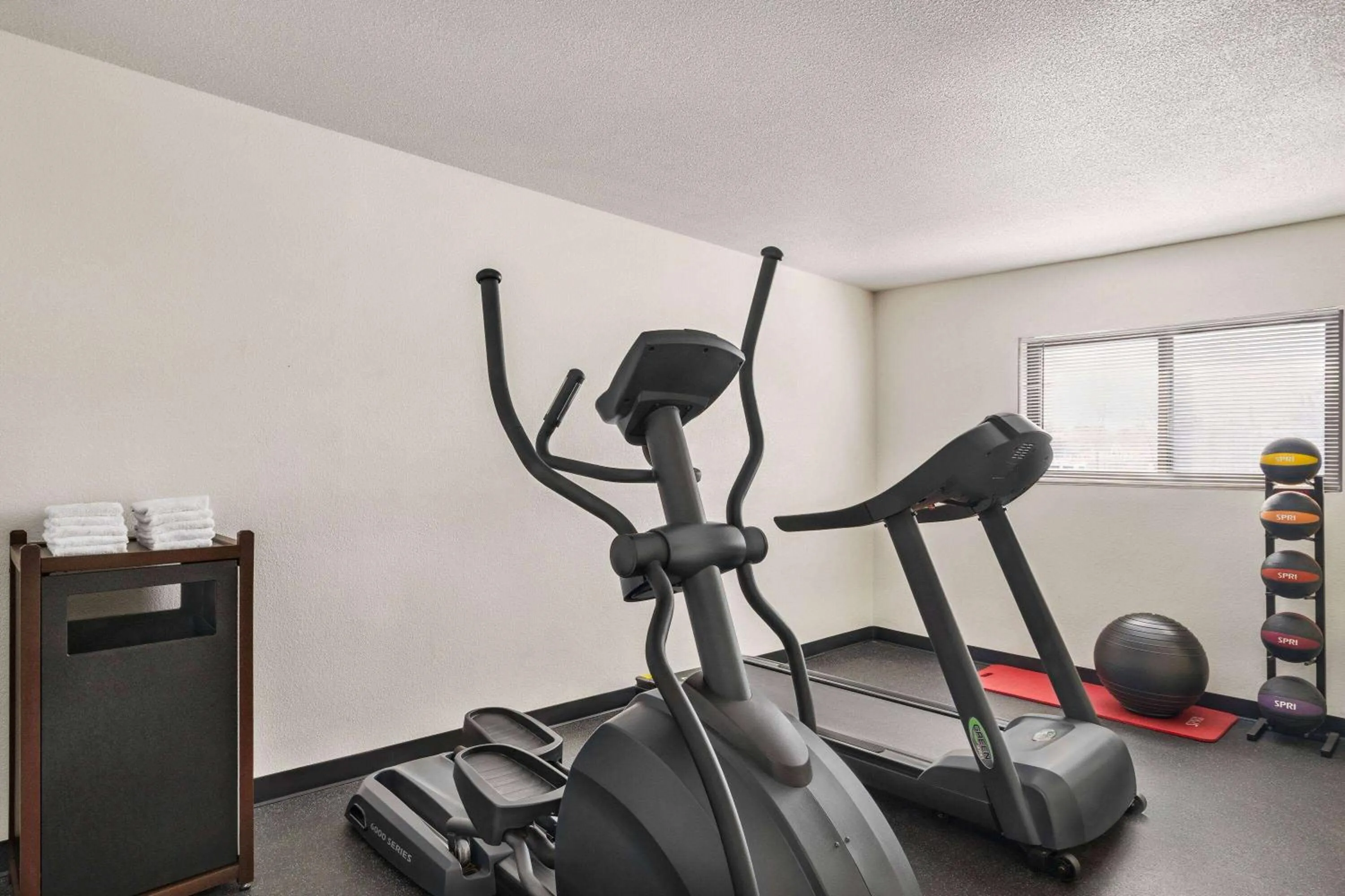 Fitness centre/facilities in Days Inn by Wyndham Canastota Verona
