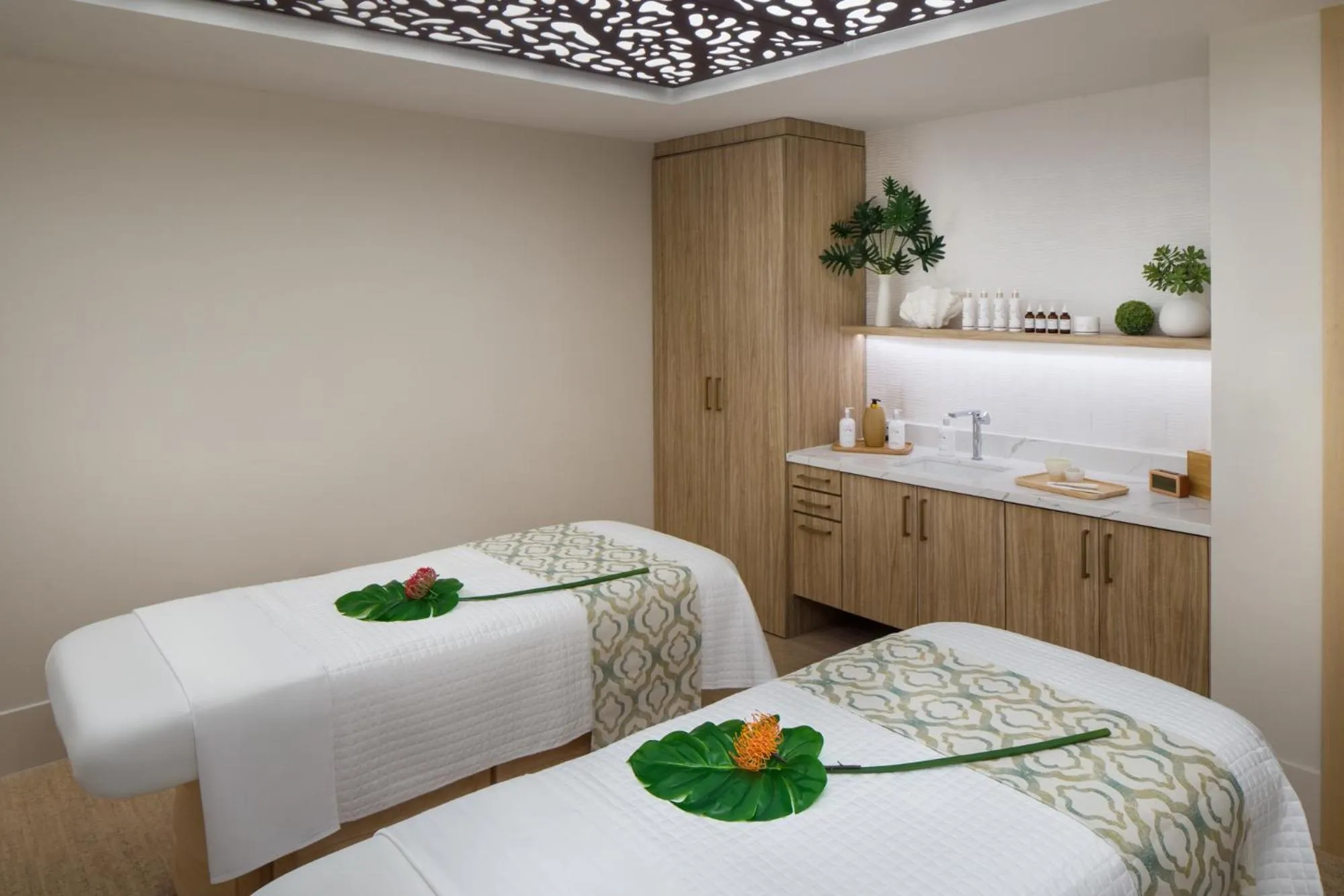 Massage, Bed in The Alfond Inn