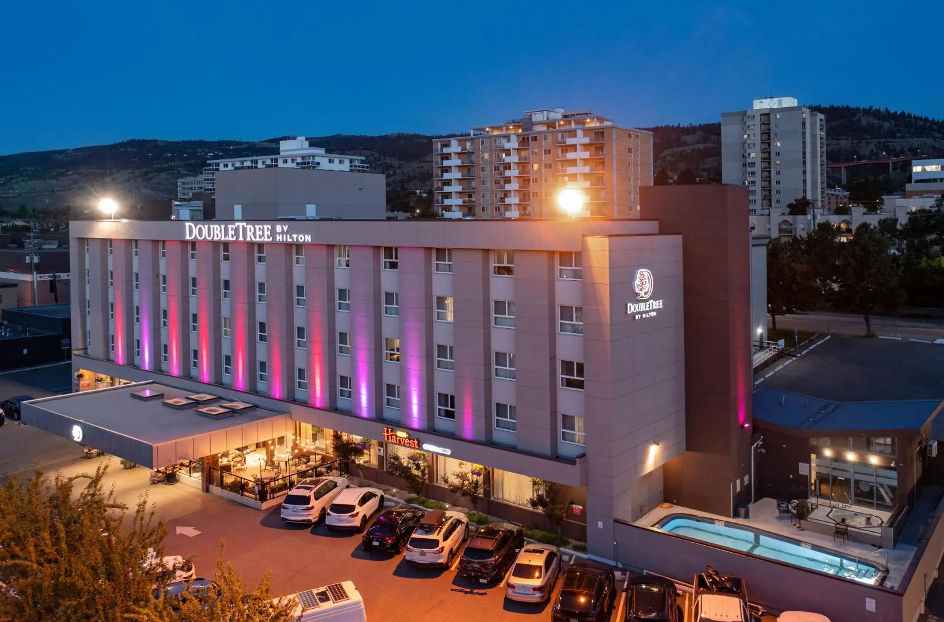 Property building in DoubleTree by Hilton - Kamloops Property building in DoubleTree by Hilton - Kamloops