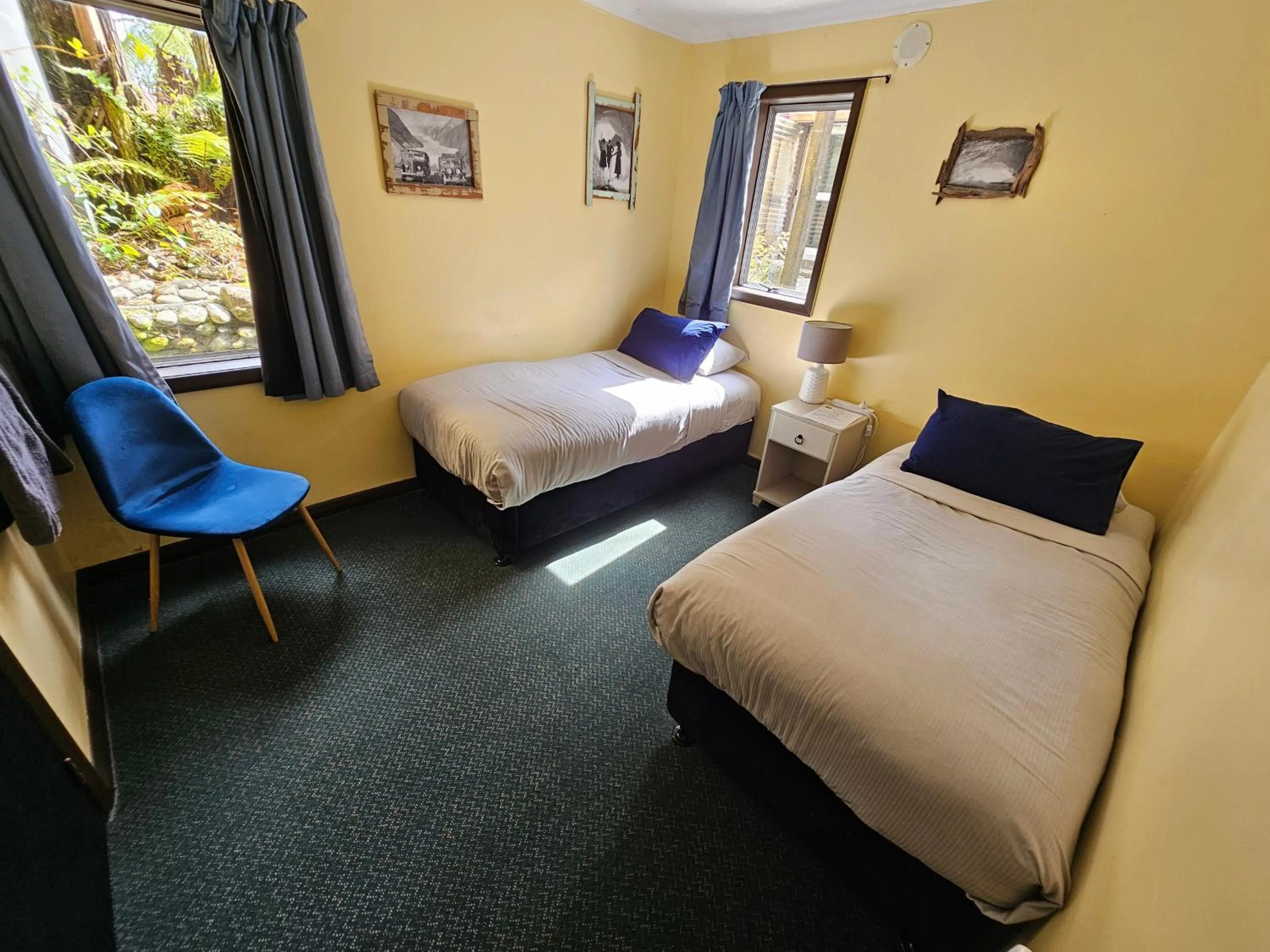 Bed in Chateau Backpackers & Motels