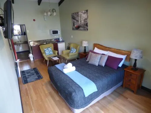 Chateau Backpackers & Motels