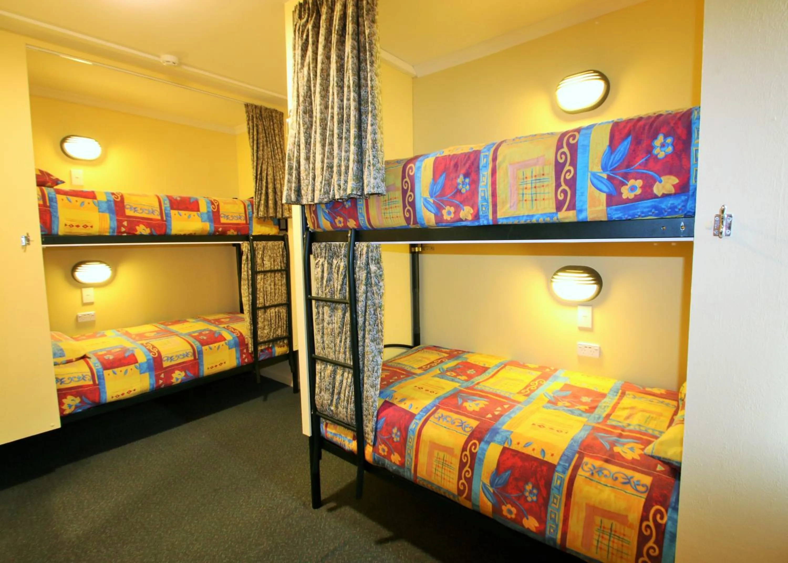 bunk bed, Bed in Chateau Backpackers & Motels