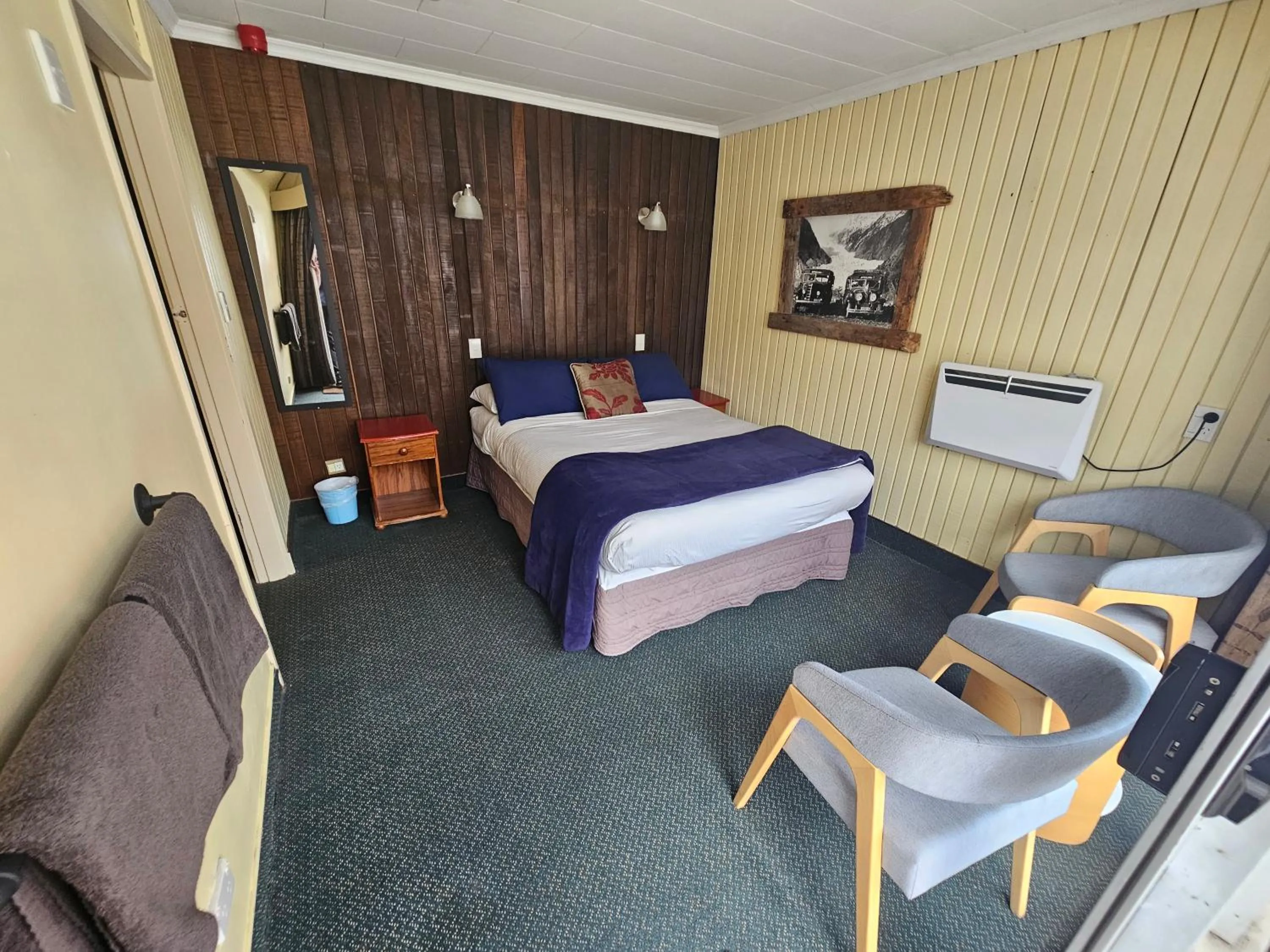 Bed in Chateau Backpackers & Motels
