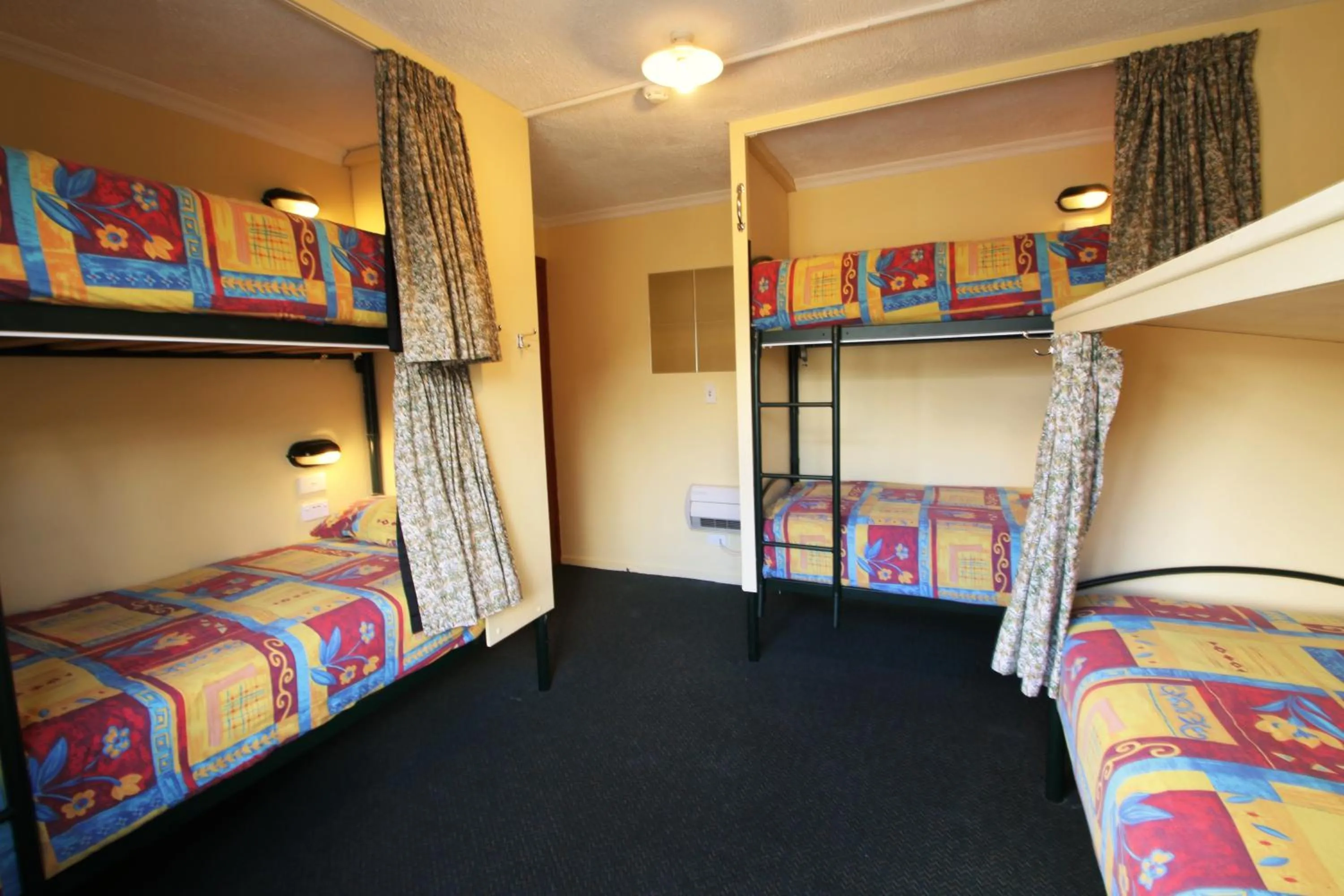 bunk bed, Bed in Chateau Backpackers & Motels