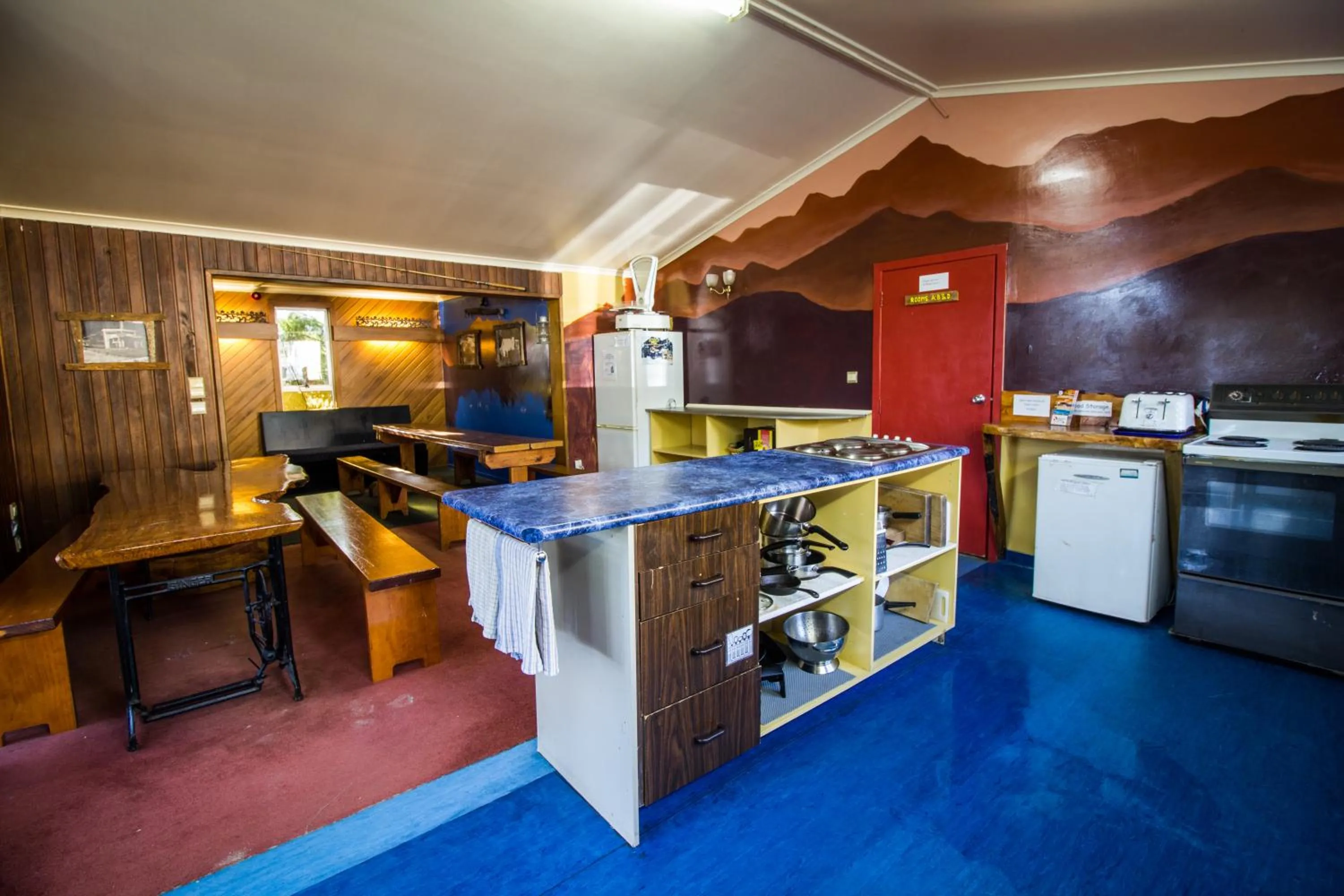 Photo of the whole room in Chateau Backpackers & Motels
