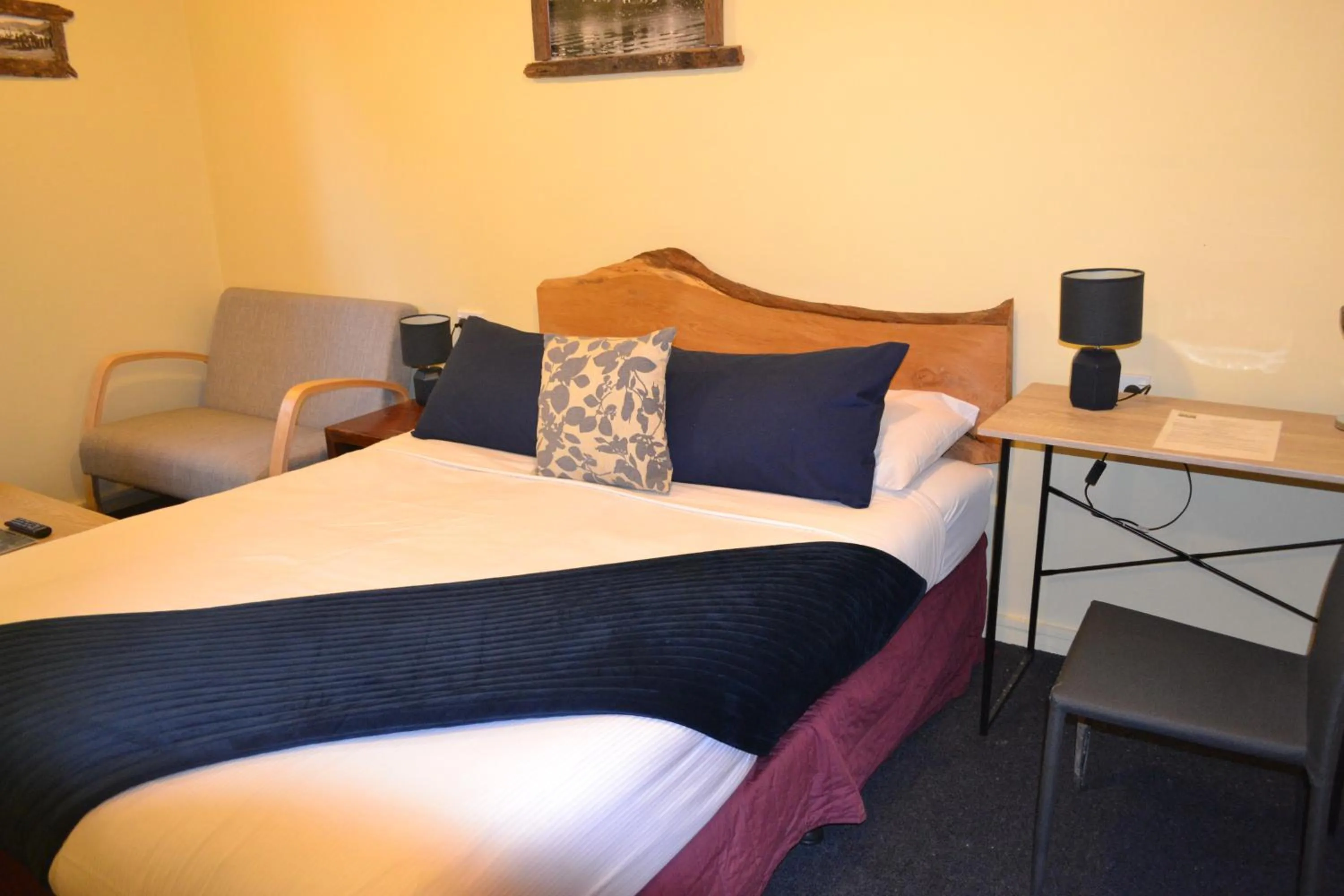 Bed in Chateau Backpackers & Motels
