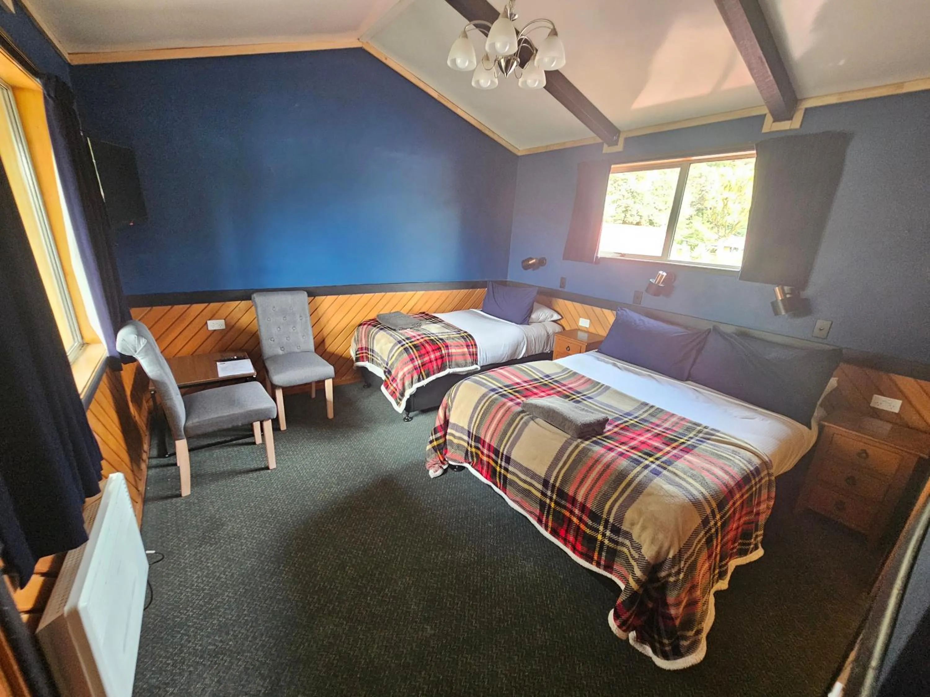 Bed in Chateau Backpackers & Motels