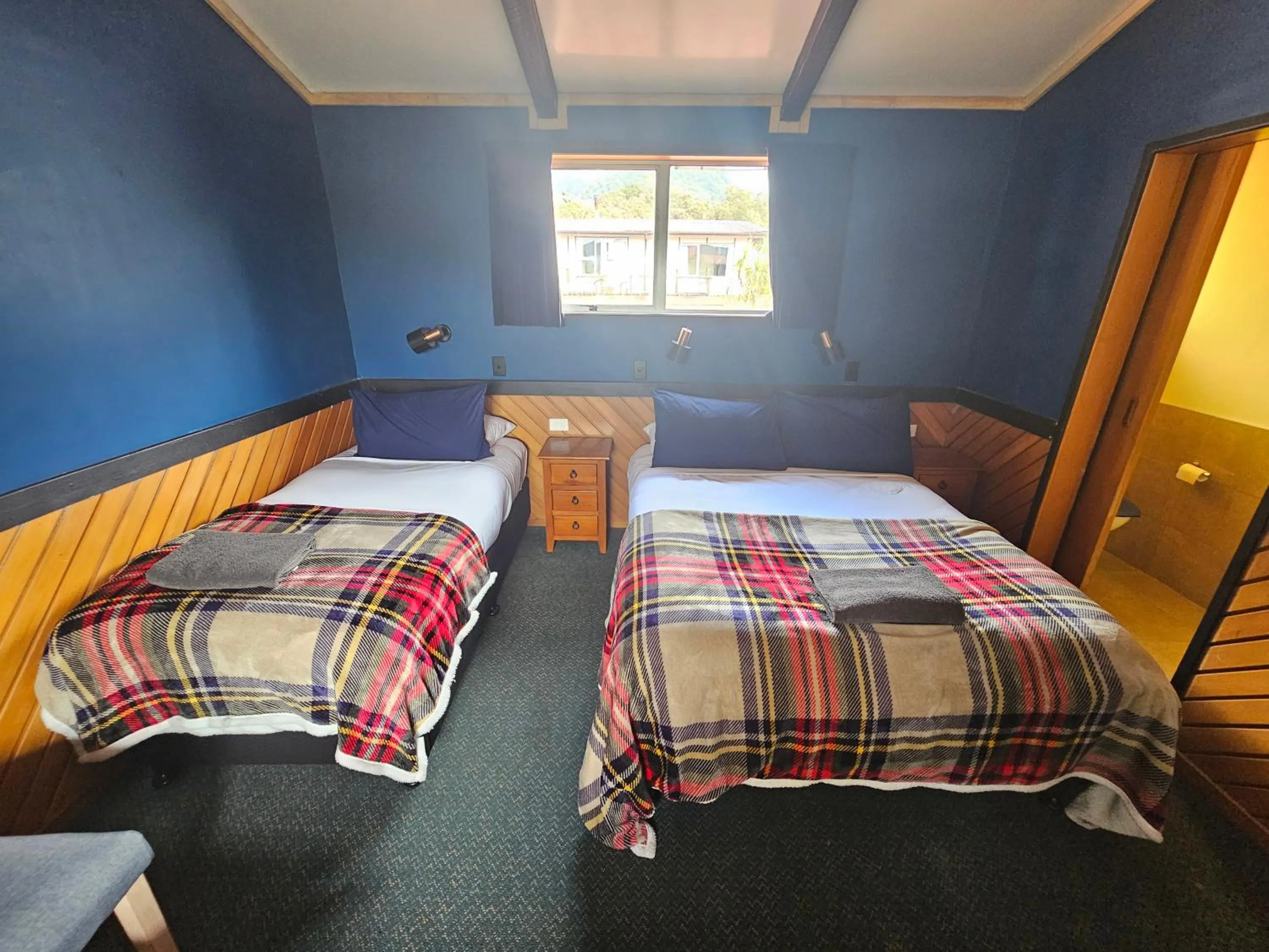 Bed in Chateau Backpackers & Motels
