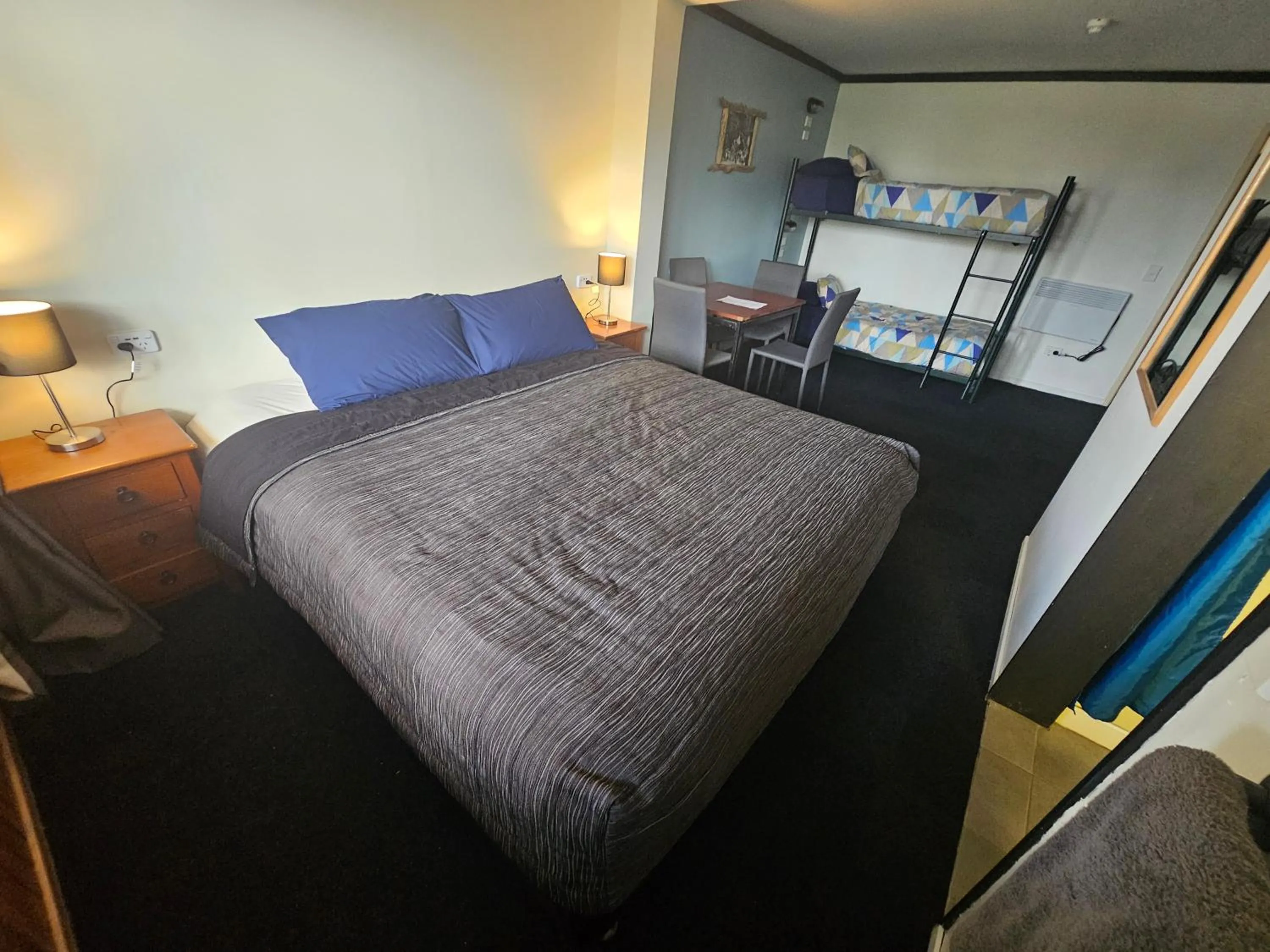 Bed in Chateau Backpackers & Motels