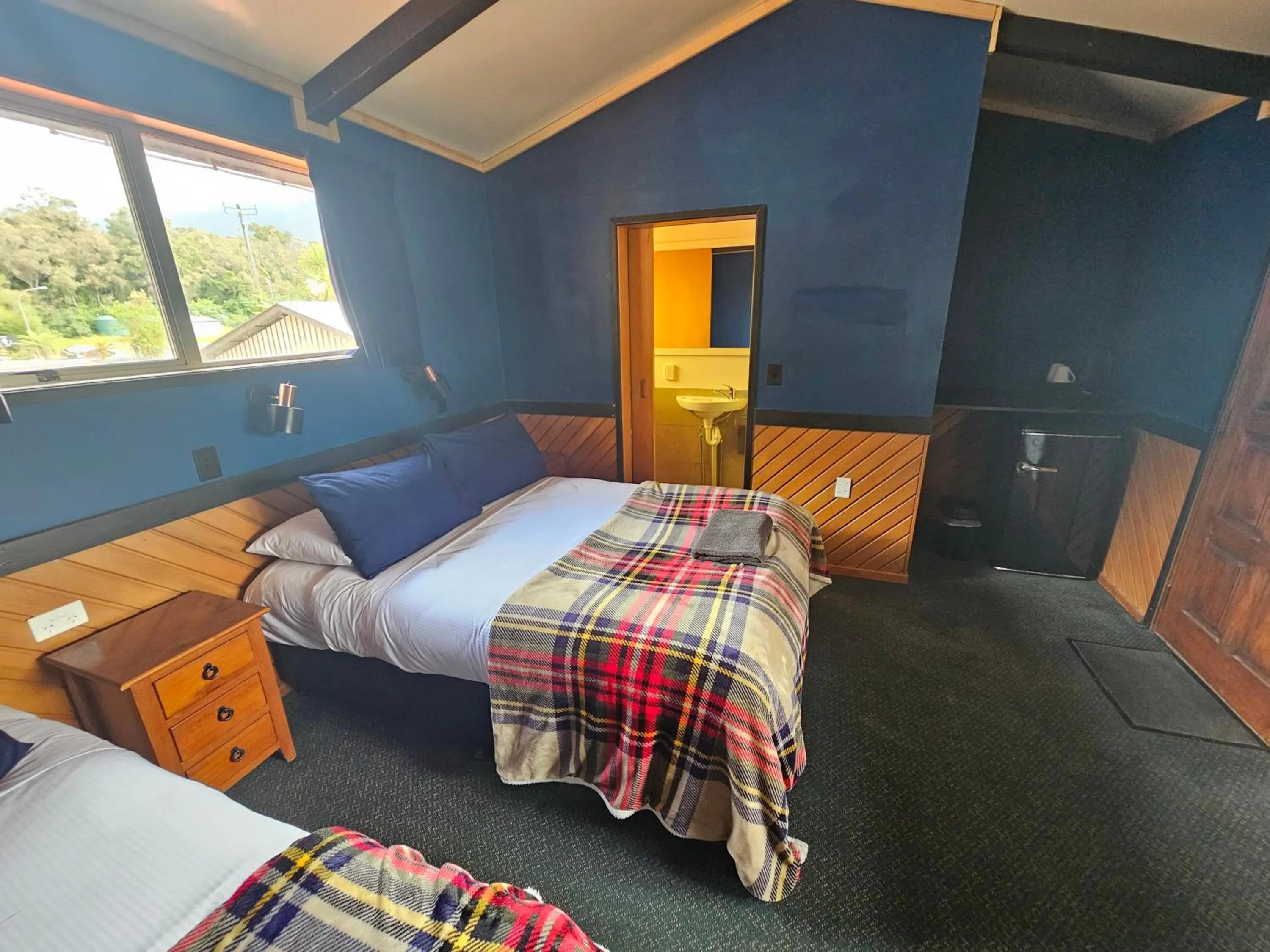 Bed in Chateau Backpackers & Motels