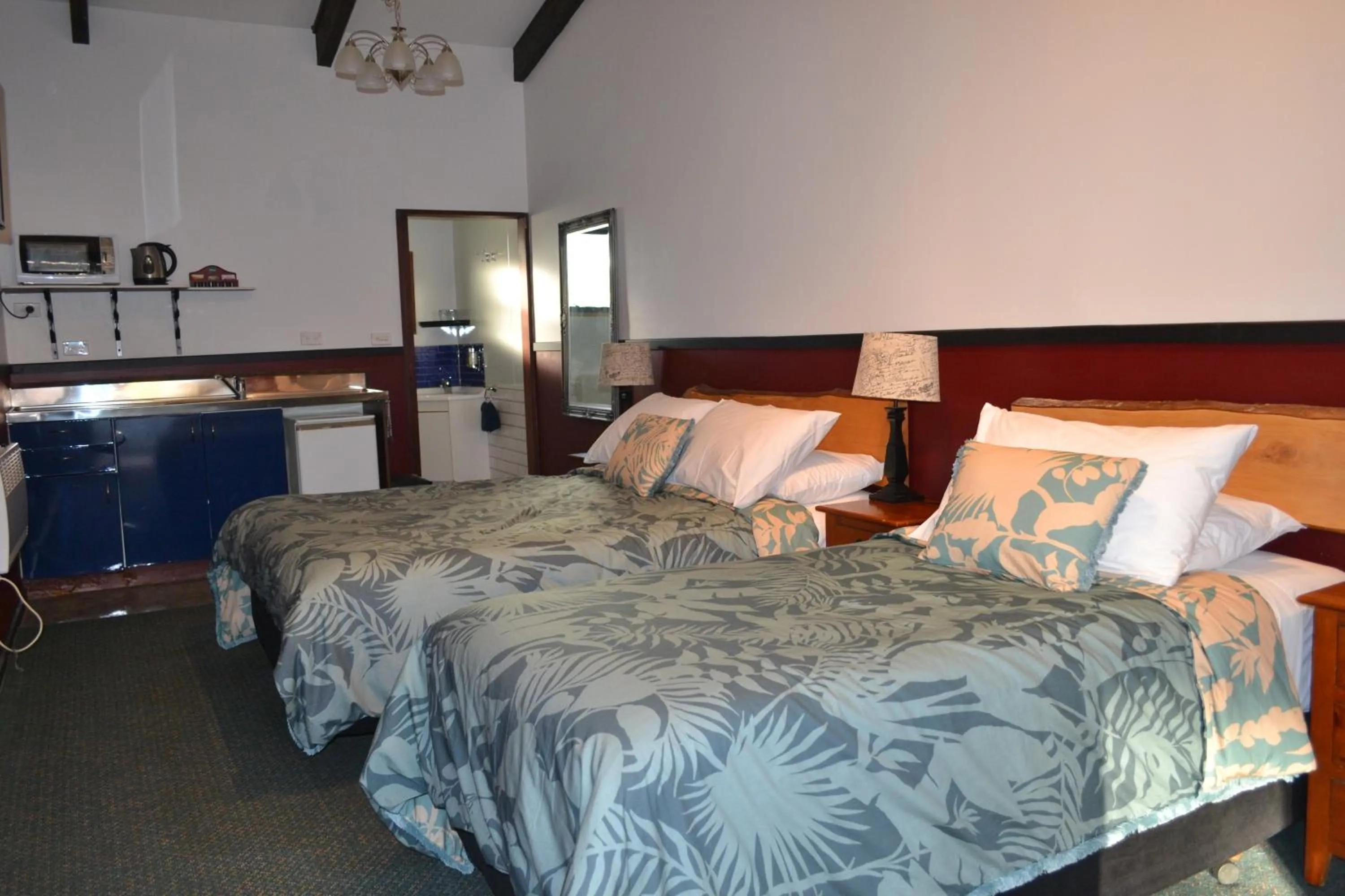 Bed in Chateau Backpackers & Motels