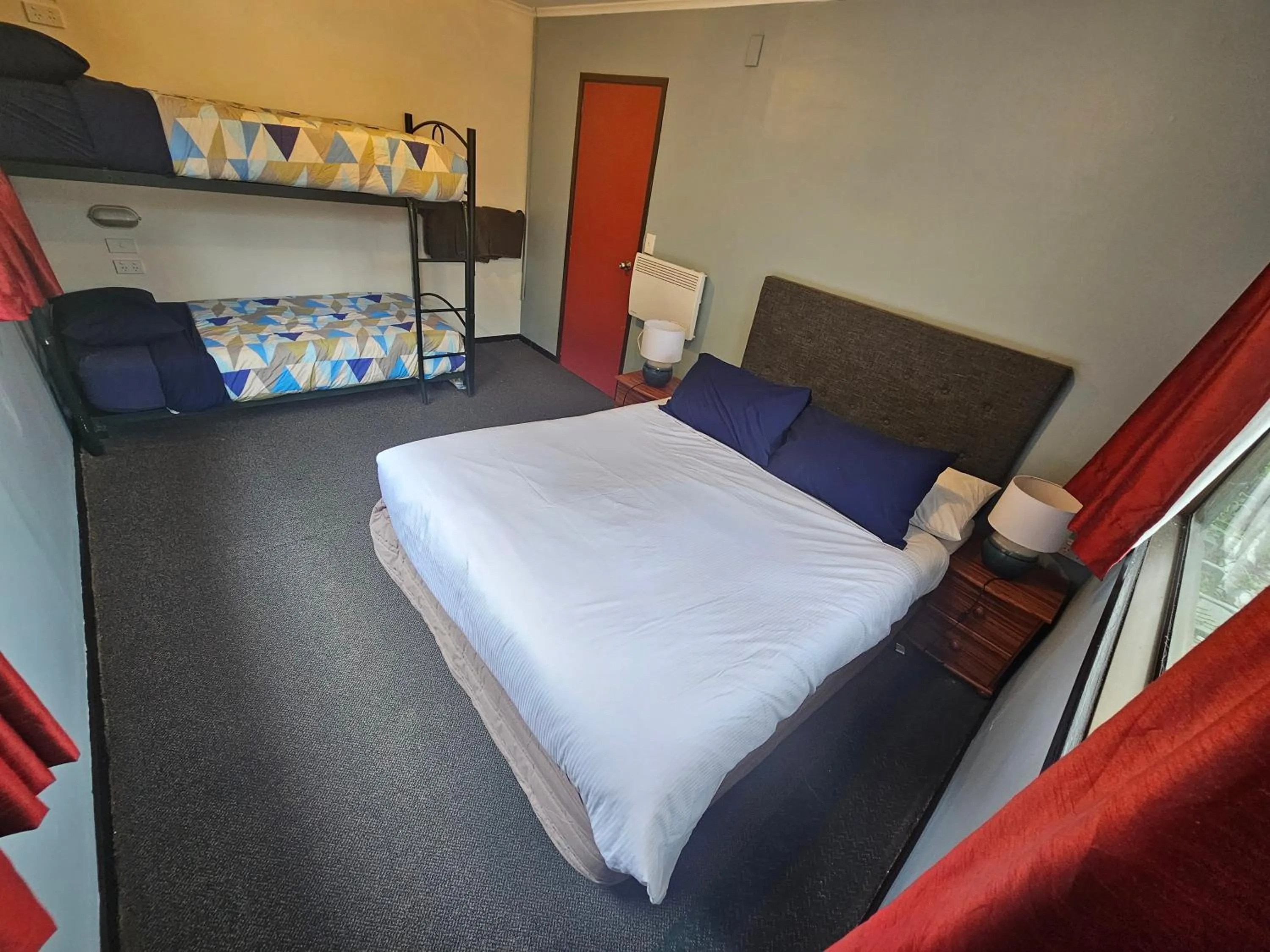 Bed in Chateau Backpackers & Motels
