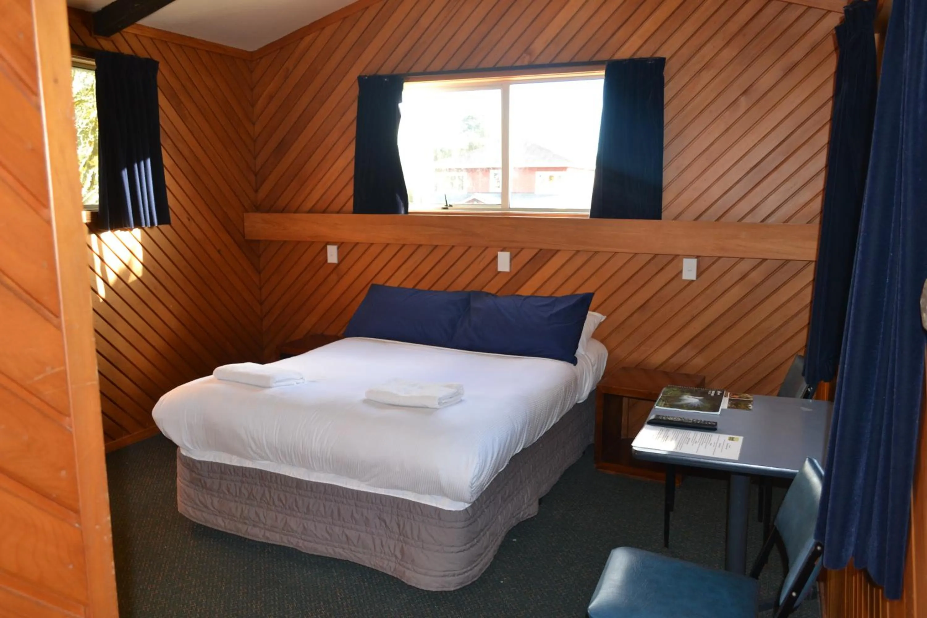 Bed in Chateau Backpackers & Motels