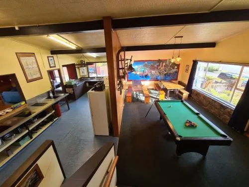 Chateau Backpackers & Motels