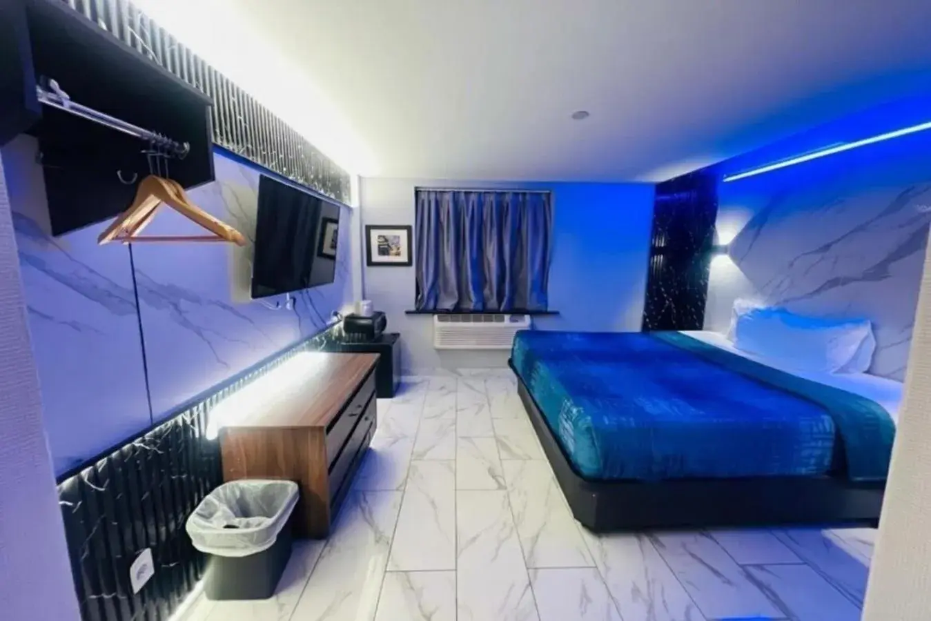 Bed in Umbrella Hotel Brooklyn - Newly Renovated Bed in Umbrella Hotel Brooklyn - Newly Renovated