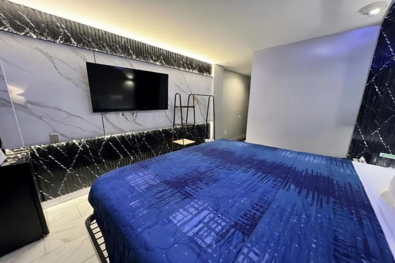 Bed in Umbrella Hotel Brooklyn - Newly Renovated